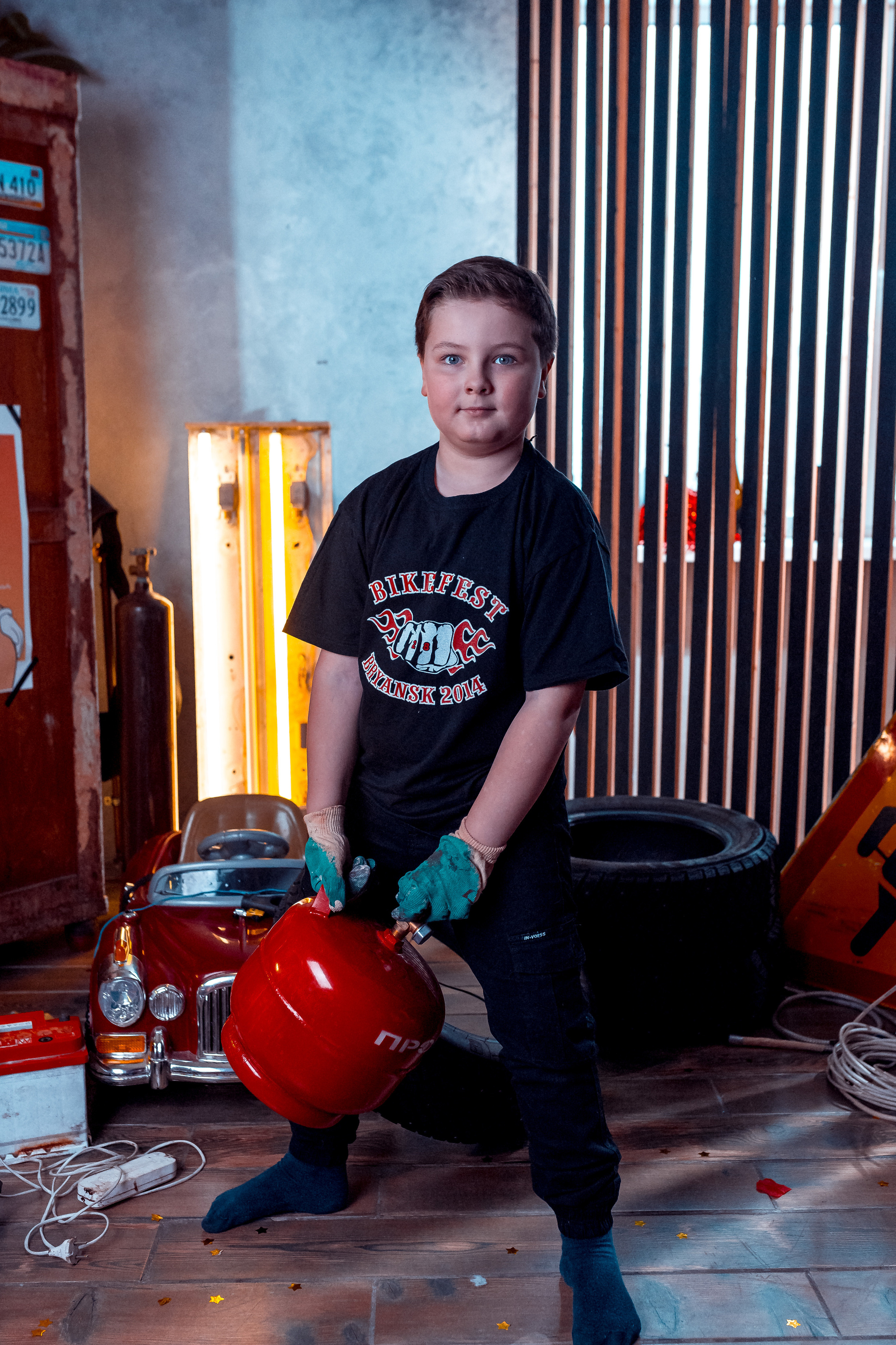 Гараж. Женский фотограф Крещение Венчание Москва Брянск