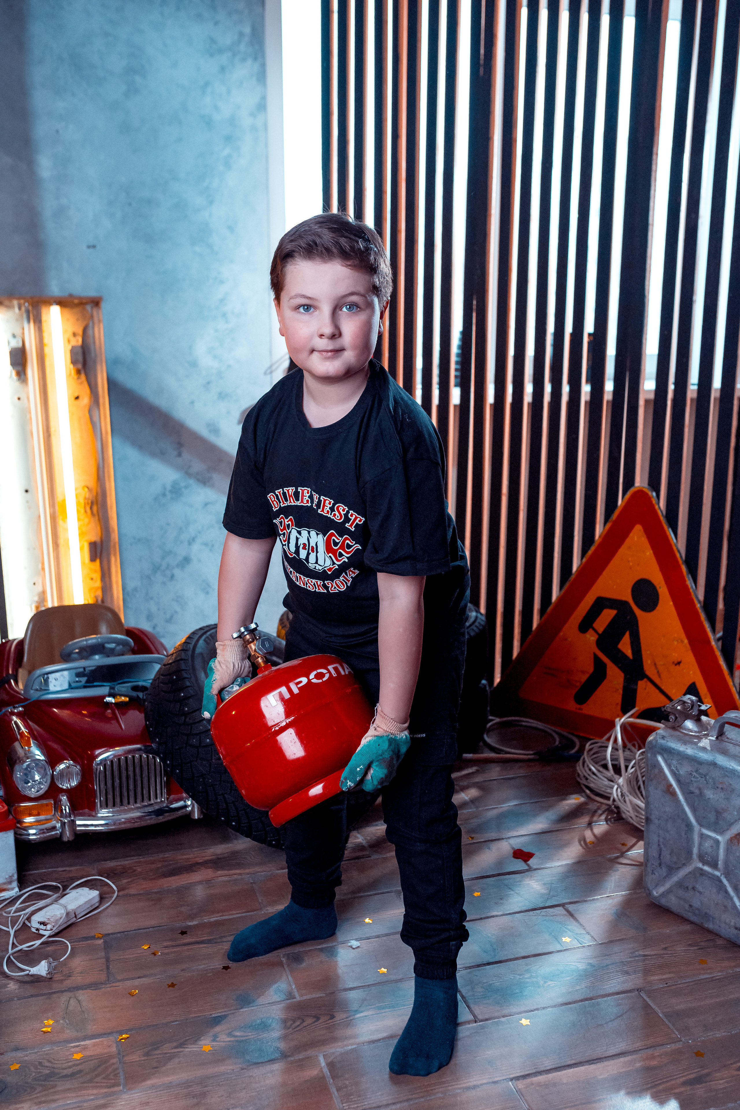 Гараж. Женский фотограф Крещение Венчание Москва Брянск