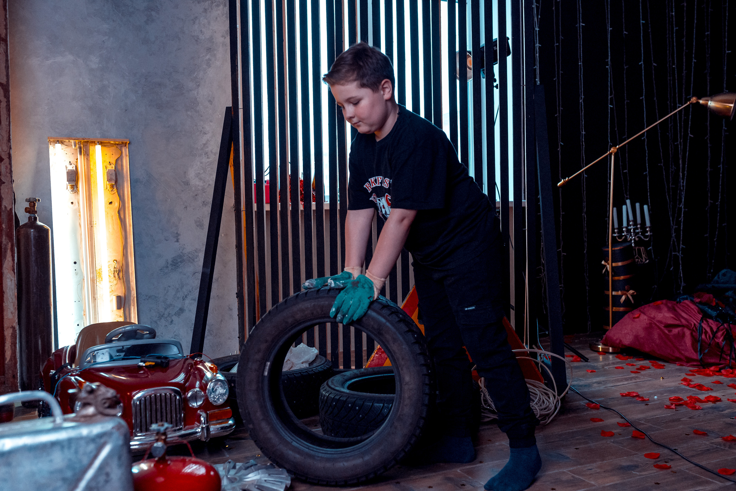 Гараж. Женский фотограф Крещение Венчание Москва Брянск
