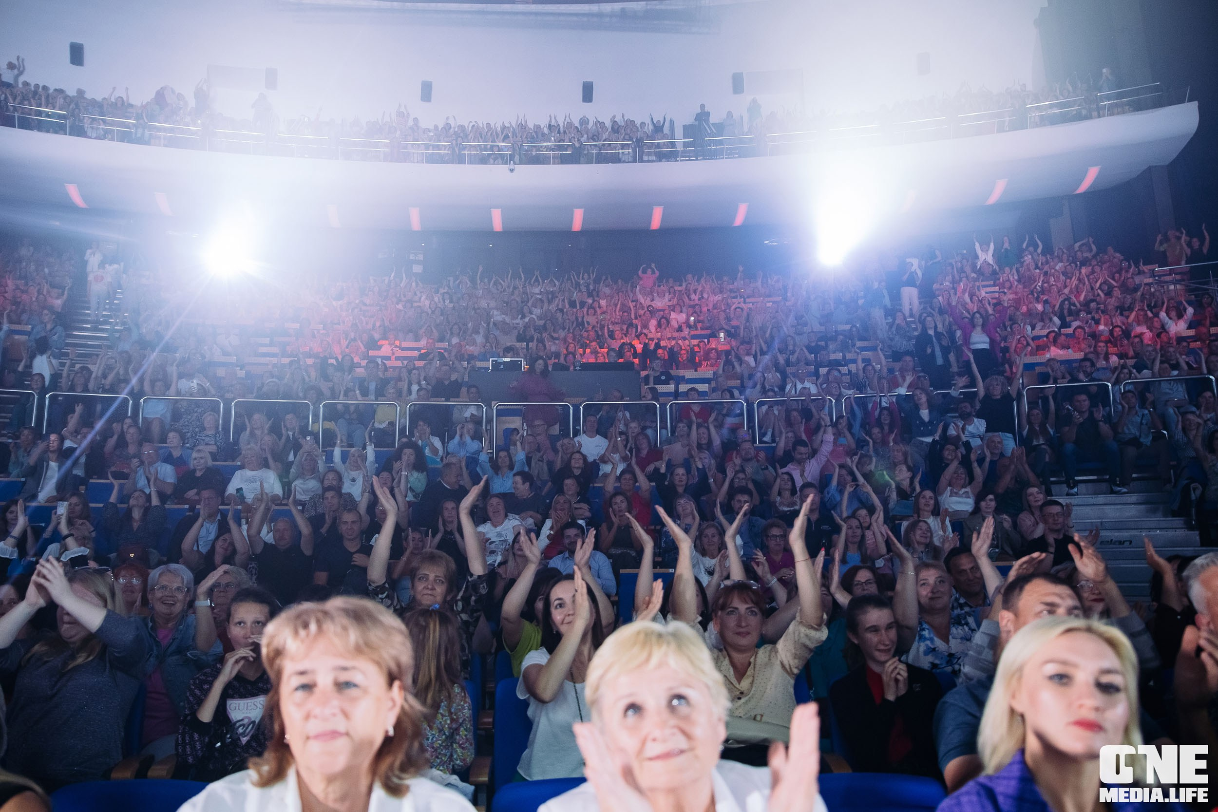 Фоторепортаж с концерта Эмина в Янтарь Холле. One Media Life: фоторепортажи, фотоотчеты с мероприятий и заведений