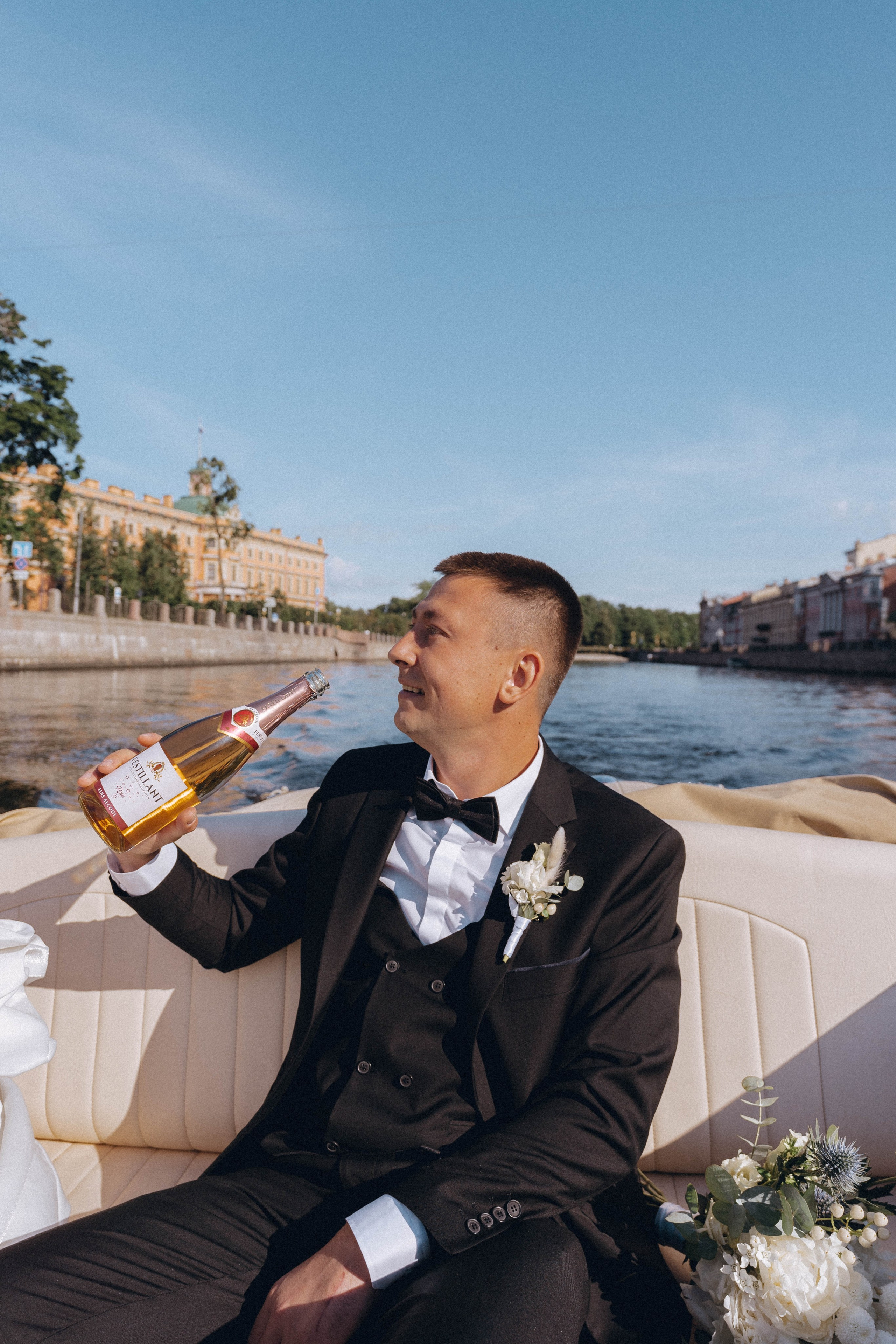 СВАДЕНБНАЯ СЬЕМКА НА КАТЕРЕ ПО КАНАЛАМ САНКТ-ПЕТЕРБУРГА И В АКВАТОРИИ НЕВЫ. Профессиональный фотограф, Санкт-Петербург — Виктория Богомолова