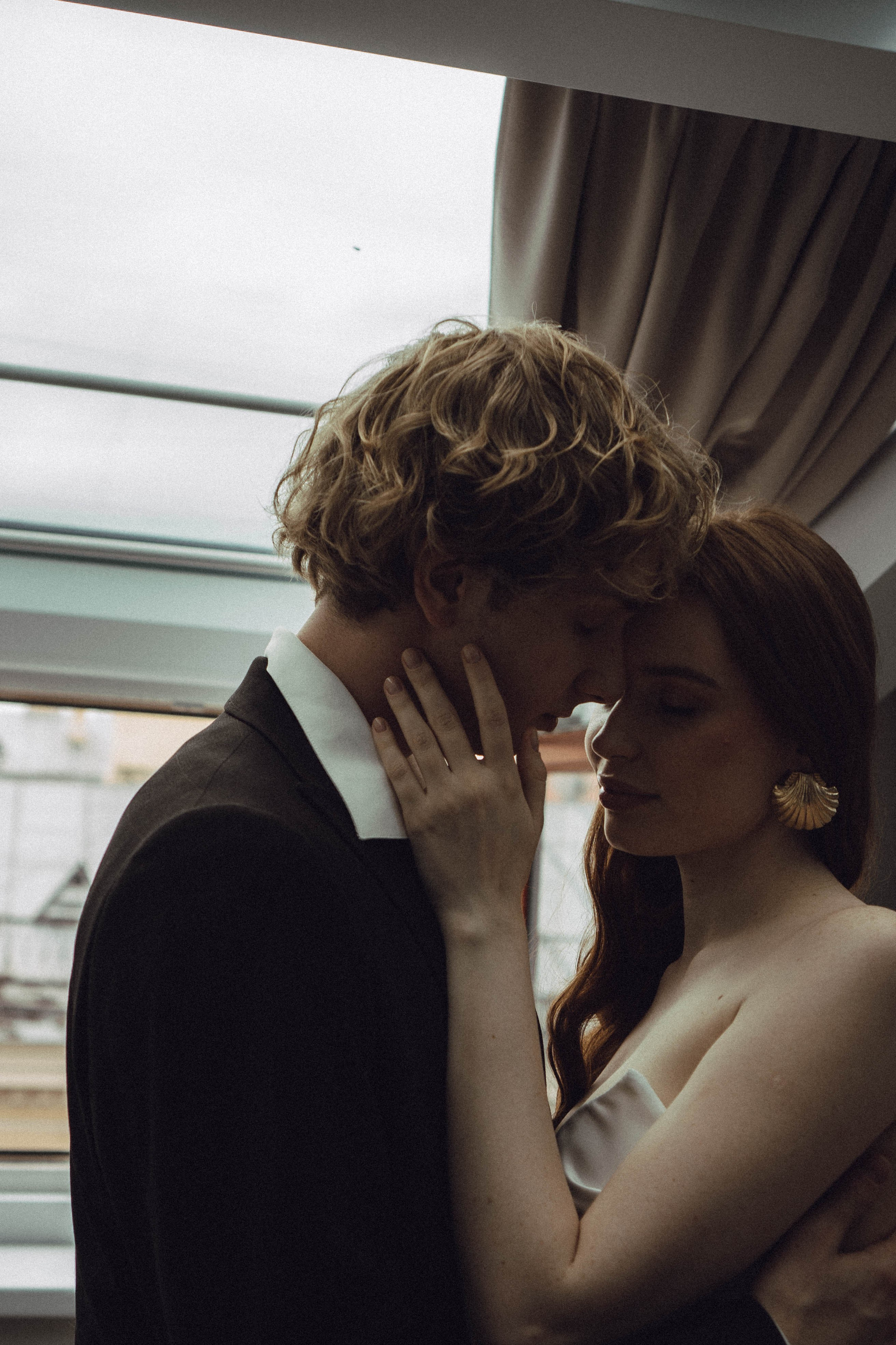 СВАДЕБНАЯ СЬЕМКА В ОТЕЛЕ. СБОРЫ ЖЕНИХА И НЕВЕСТЫ И ТАКЖЕ ТОР И ПОДГОТОВКА К ПРОГУЛКЕ. Профессиональный фотограф, Санкт-Петербург — Виктория Богомолова