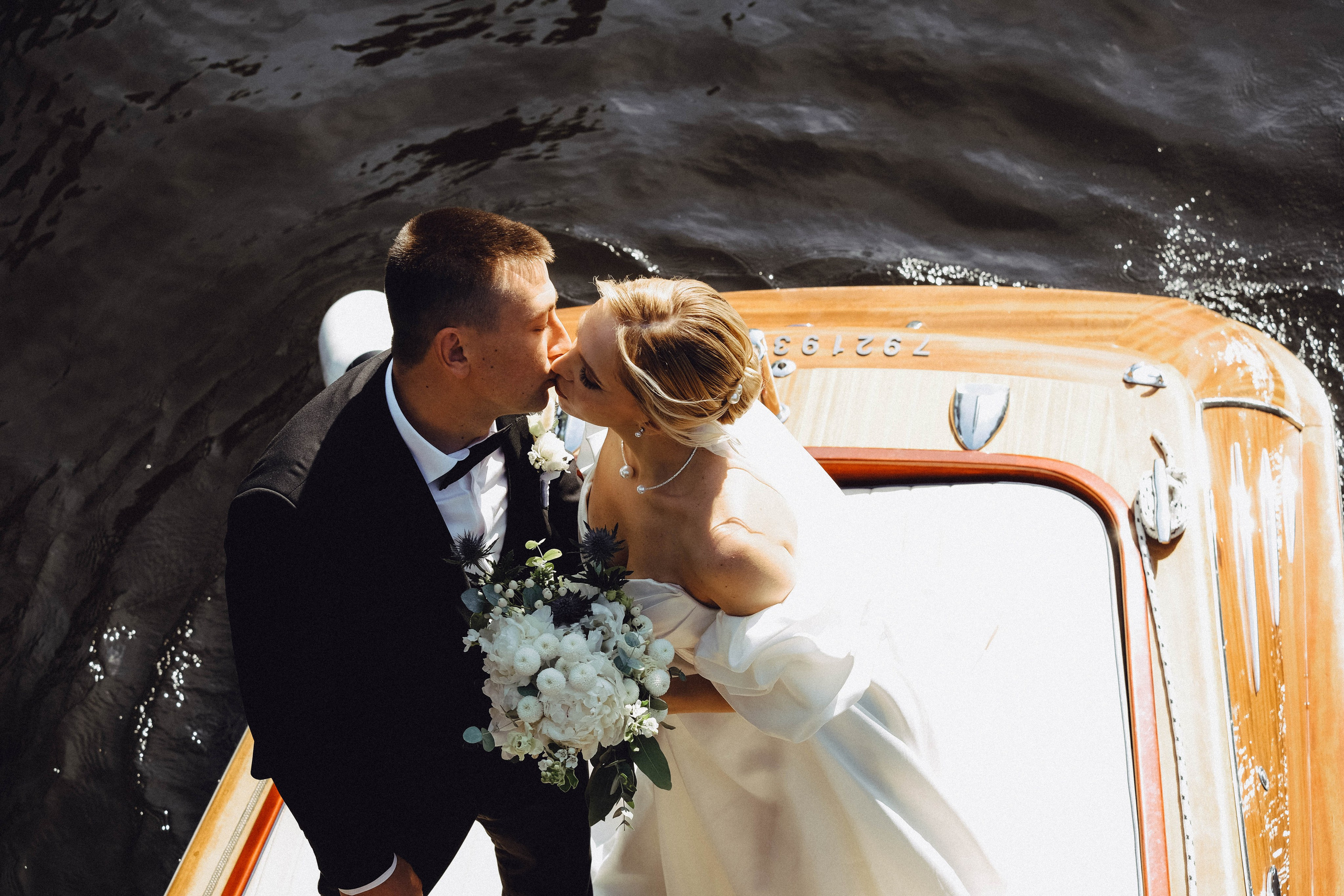 СВАДЕБГНАЯ ПРОГУЛКА ПО КАНАЛ САНКТ-ПЕТЕРБУРГА НА КАТЕРЕ. Профессиональный фотограф, Санкт-Петербург — Виктория Богомолова