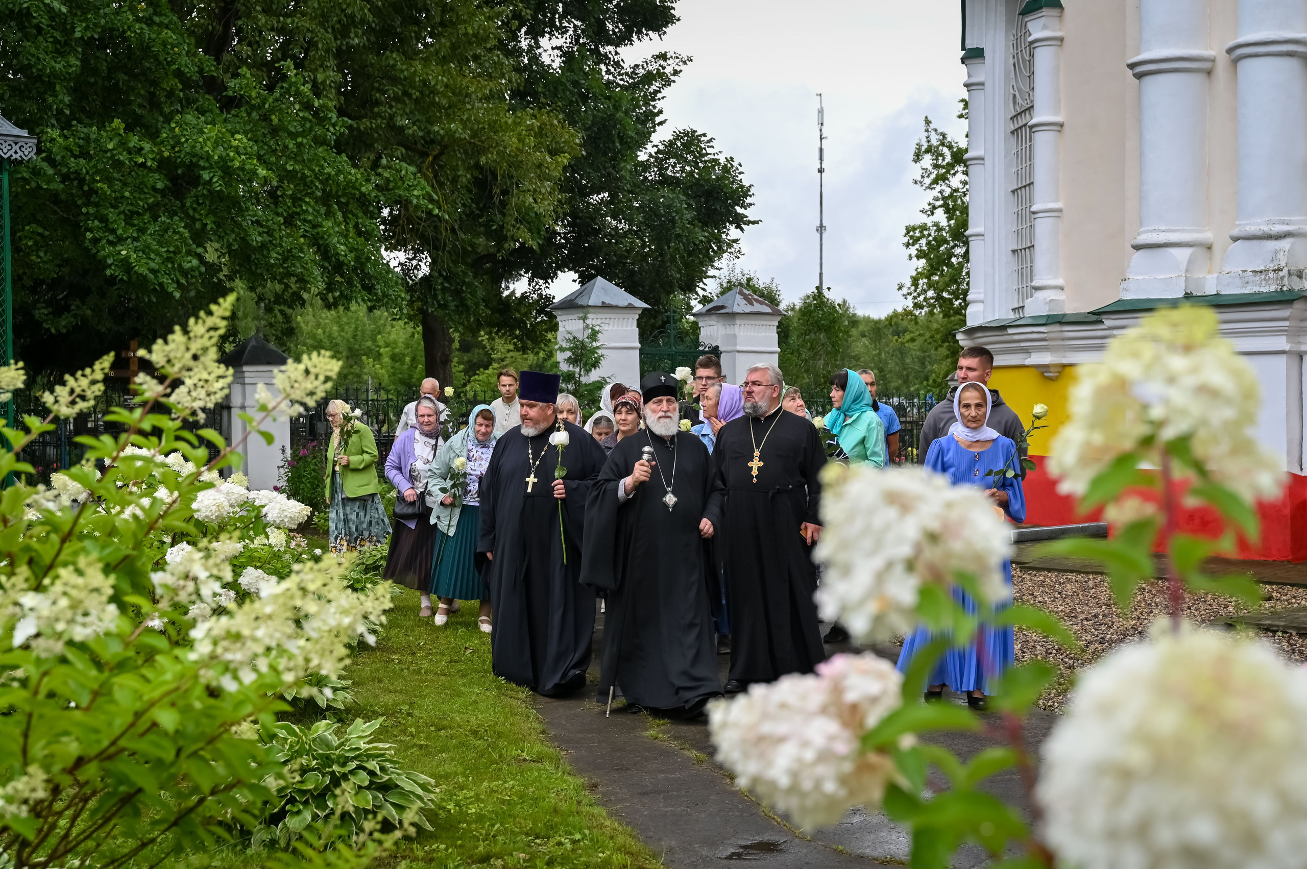Митрополит Крутицкий Коломенский Павел в Георгиевском храме с. Ванилово. Семейный фотограф в г. Воскресенск Наталия Молева