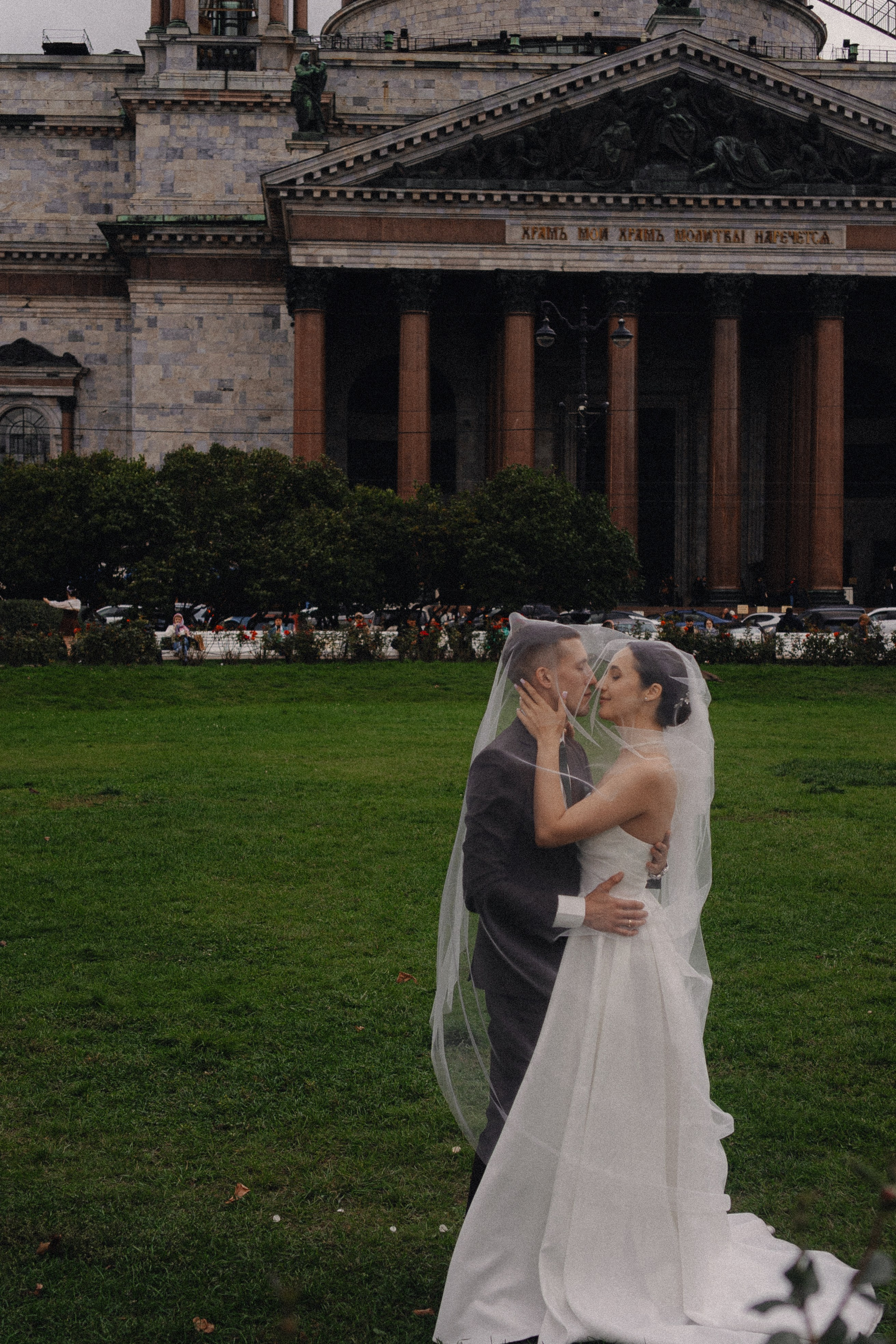 СВАДЕБНАЯ ПРОГУЛКА В САНТК-ПЕТЕРБУРГЕ (ИСАКИЕВСКИЙ СОБОР, ЗИМНЯЯ КАНАВКА, ЭРМИТАЖ И БОЛЬШАЯ МОРСКАЯ УЛИЦА). Профессиональный фотограф, Санкт-Петербург — Виктория Богомолова