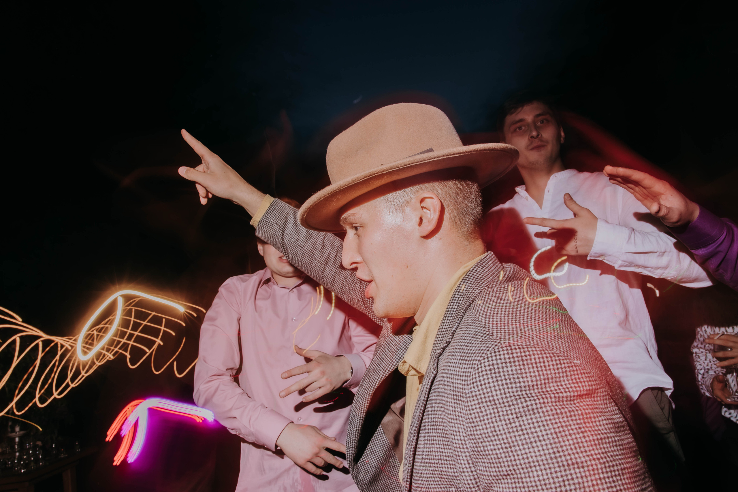 Жаркий тусич. Галерея