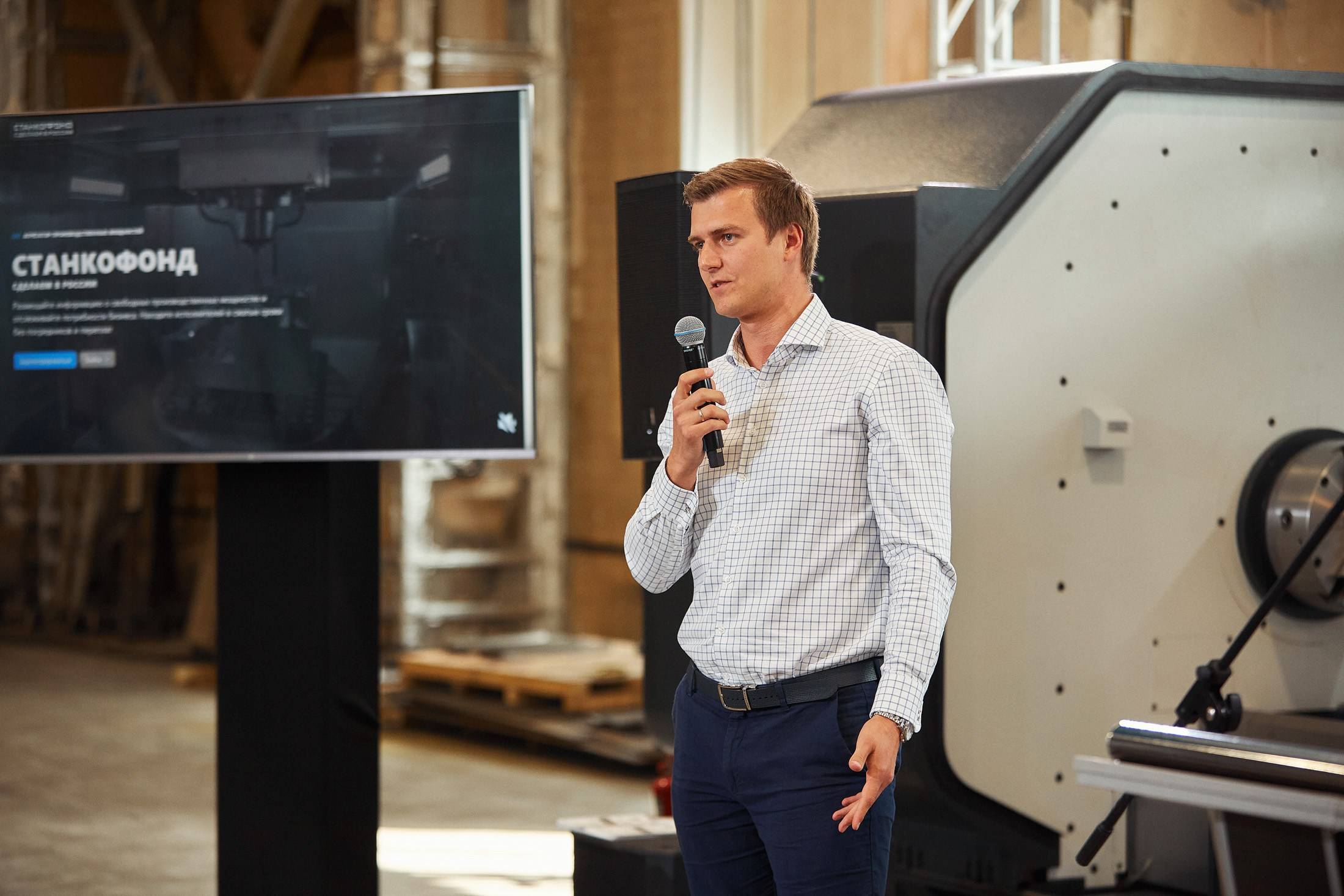 EMG / Международный форум / Презентация нового высокоточного станка. Антон Артюшин, портретный фотограф. Москва