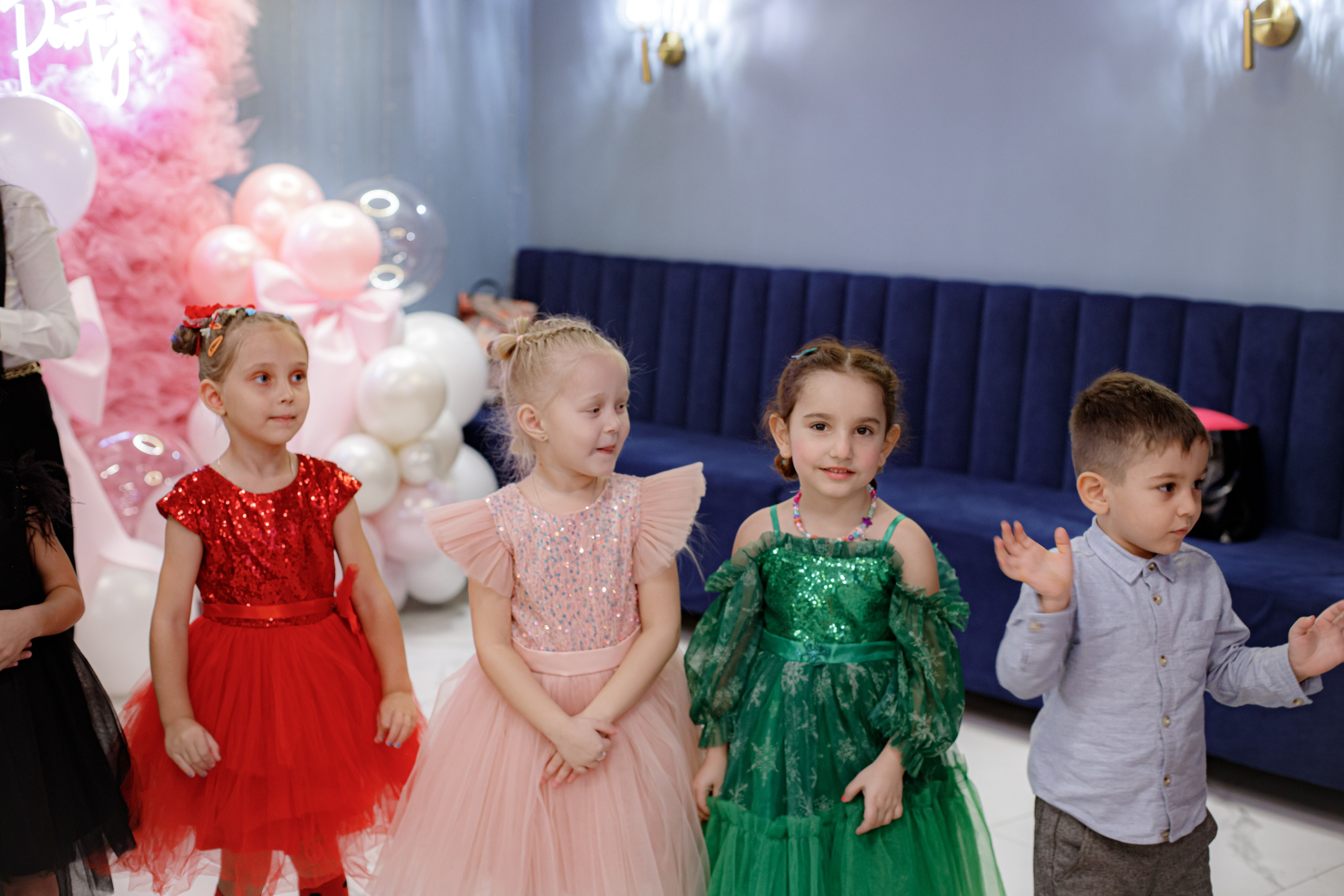 ASIA'S BIRTHDAY PARTY. Photokarish