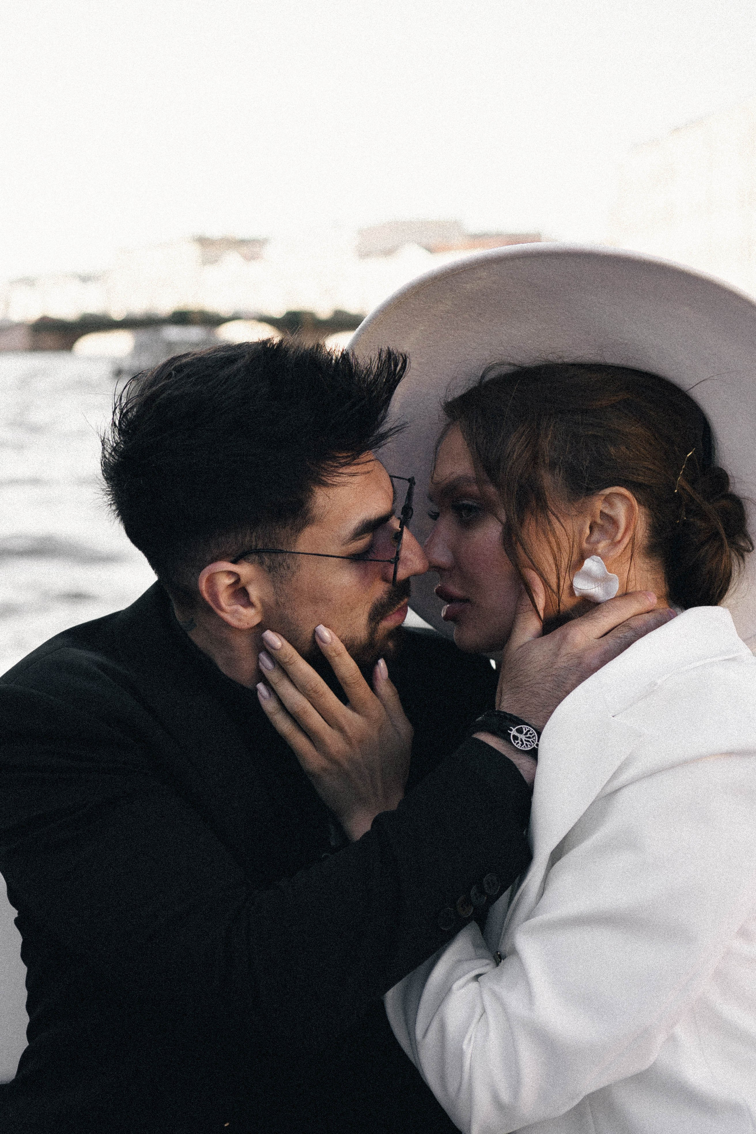 СВАДЕНБНАЯ СЬЕМКА НА КАТЕРЕ ПО КАНАЛАМ САНКТ-ПЕТЕРБУРГА И В АКВАТОРИИ НЕВЫ. Профессиональный фотограф, Санкт-Петербург — Виктория Богомолова