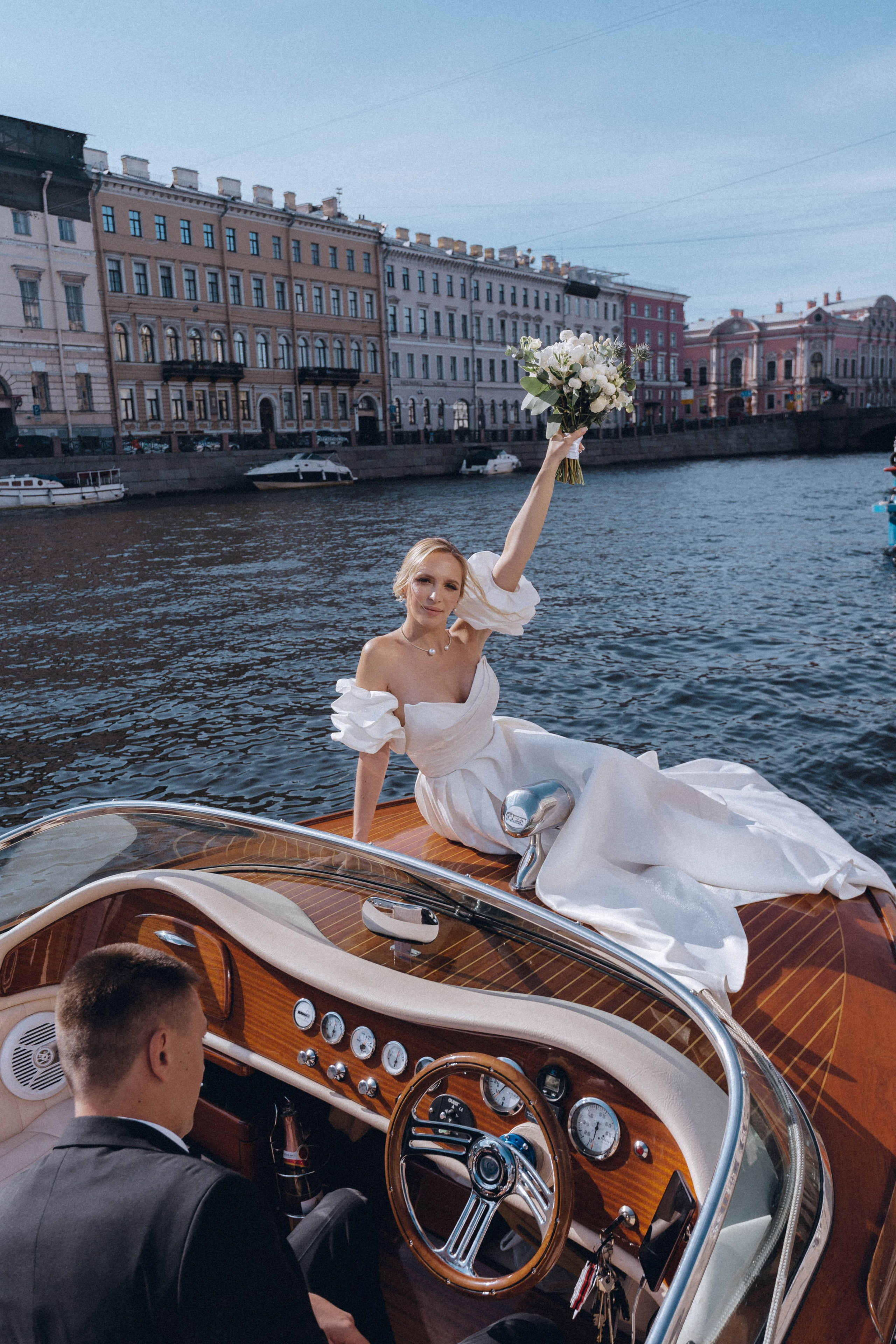 СВАДЕНБНАЯ СЬЕМКА НА КАТЕРЕ ПО КАНАЛАМ САНКТ-ПЕТЕРБУРГА И В АКВАТОРИИ НЕВЫ. Профессиональный фотограф, Санкт-Петербург — Виктория Богомолова