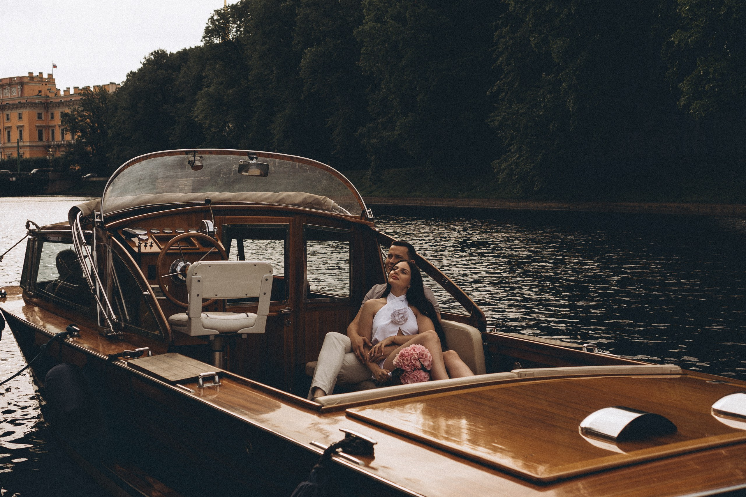 СВАДЕНБНАЯ СЬЕМКА НА КАТЕРЕ ПО КАНАЛАМ САНКТ-ПЕТЕРБУРГА И В АКВАТОРИИ НЕВЫ. Профессиональный фотограф, Санкт-Петербург — Виктория Богомолова