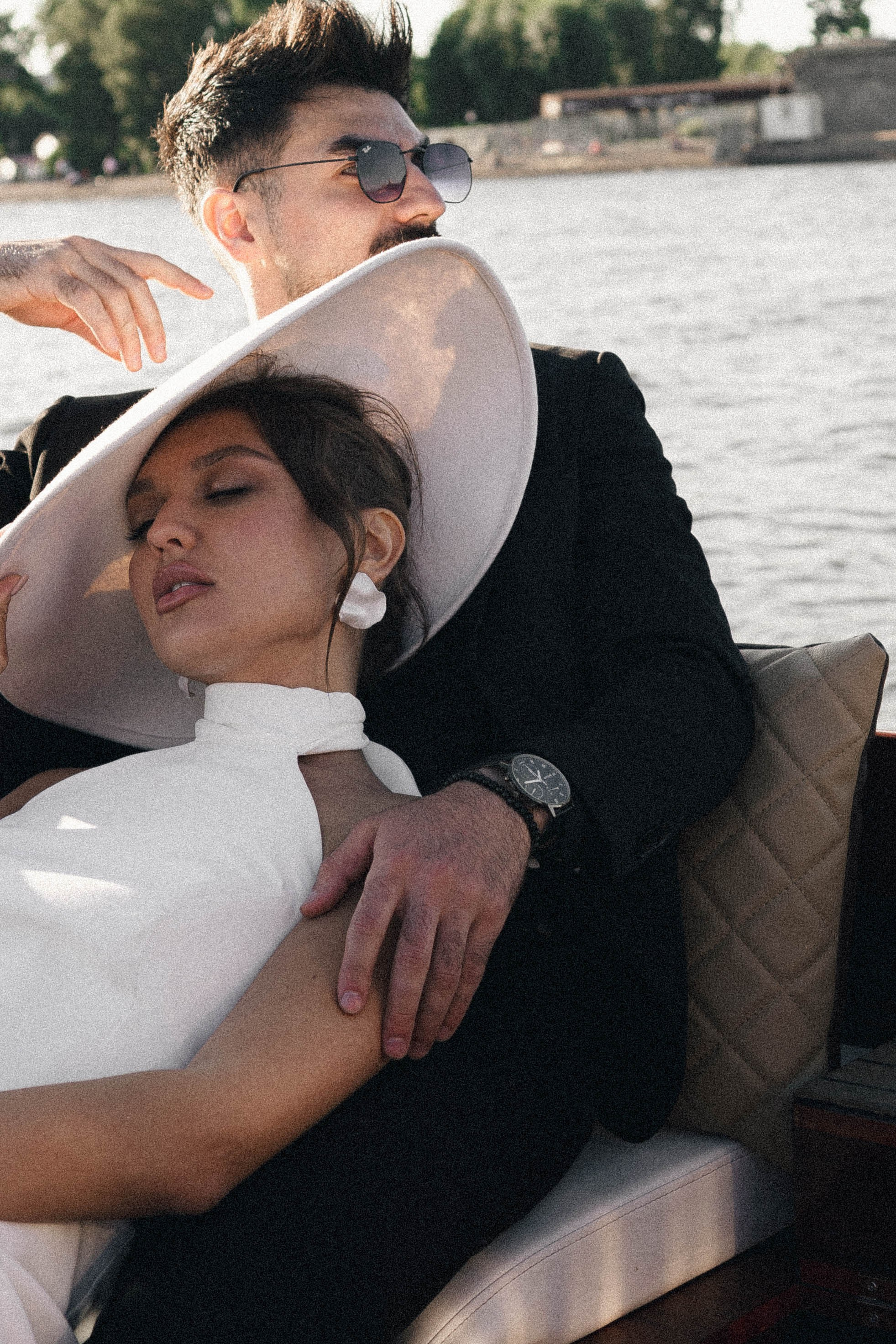 СВАДЕНБНАЯ СЬЕМКА НА КАТЕРЕ ПО КАНАЛАМ САНКТ-ПЕТЕРБУРГА И В АКВАТОРИИ НЕВЫ. Профессиональный фотограф, Санкт-Петербург — Виктория Богомолова