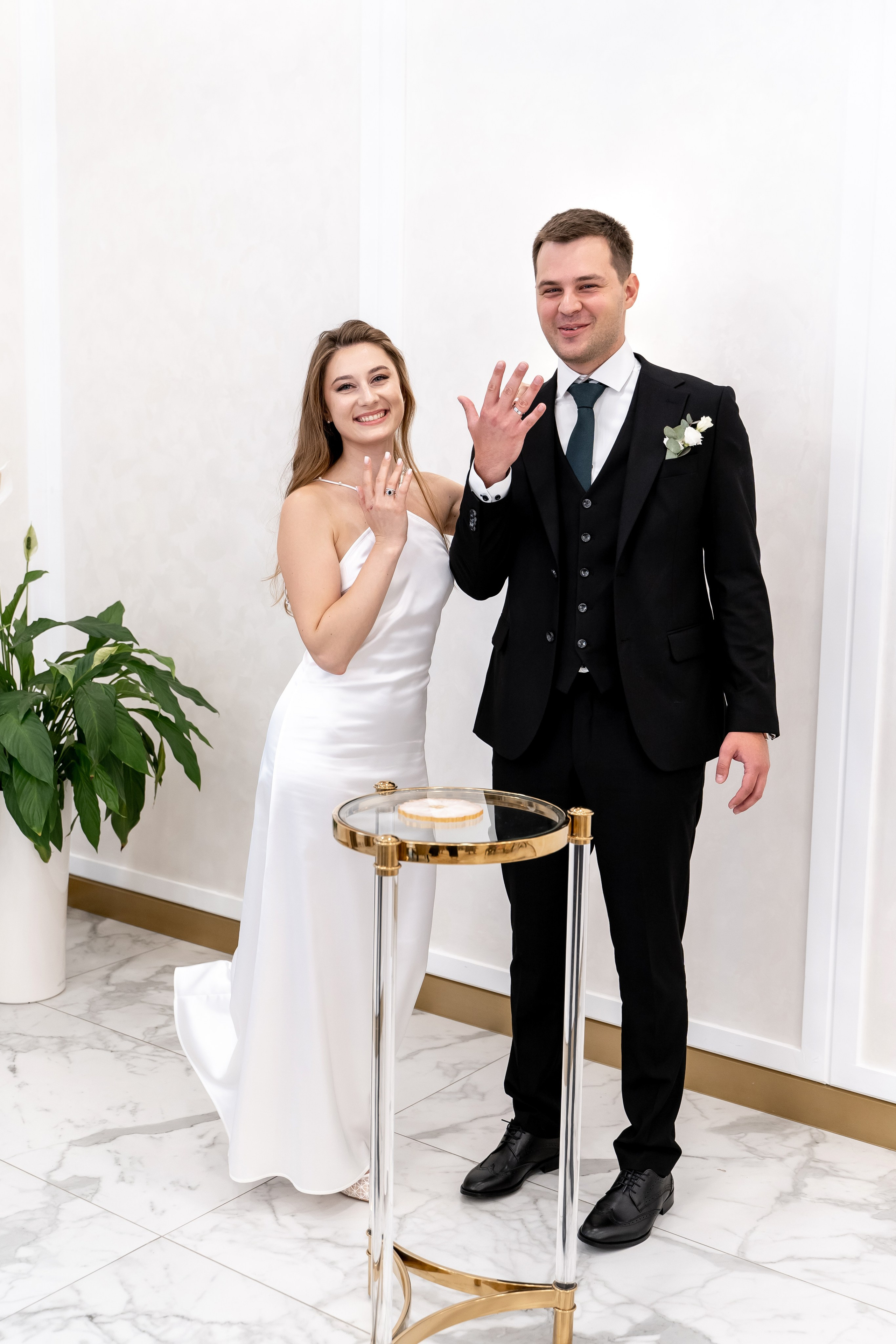 Свадебный фотограф в Москве. Свадебный фотограф Видное, Бутово, Домодедово, Щербинка, Царицыно. Роспись во дворце бракосочетания Южное Бутово. Регистрация брака в Москве и Московской области. Фотограф на свадьбу. Свадебная фотосессия в центре Москвы. Фотосессия свадебного банкета  в ресторане. Выездная регистрация брака. Фотосессия молодоженов. Свадебная прогулка. Жених и невеста в день свадьбы. Wedding in Moscow. Свадебная фотосессия  в Барвихе. Стильная свадебная фотография. Сборы жениха и невесты в день свадьбы. 