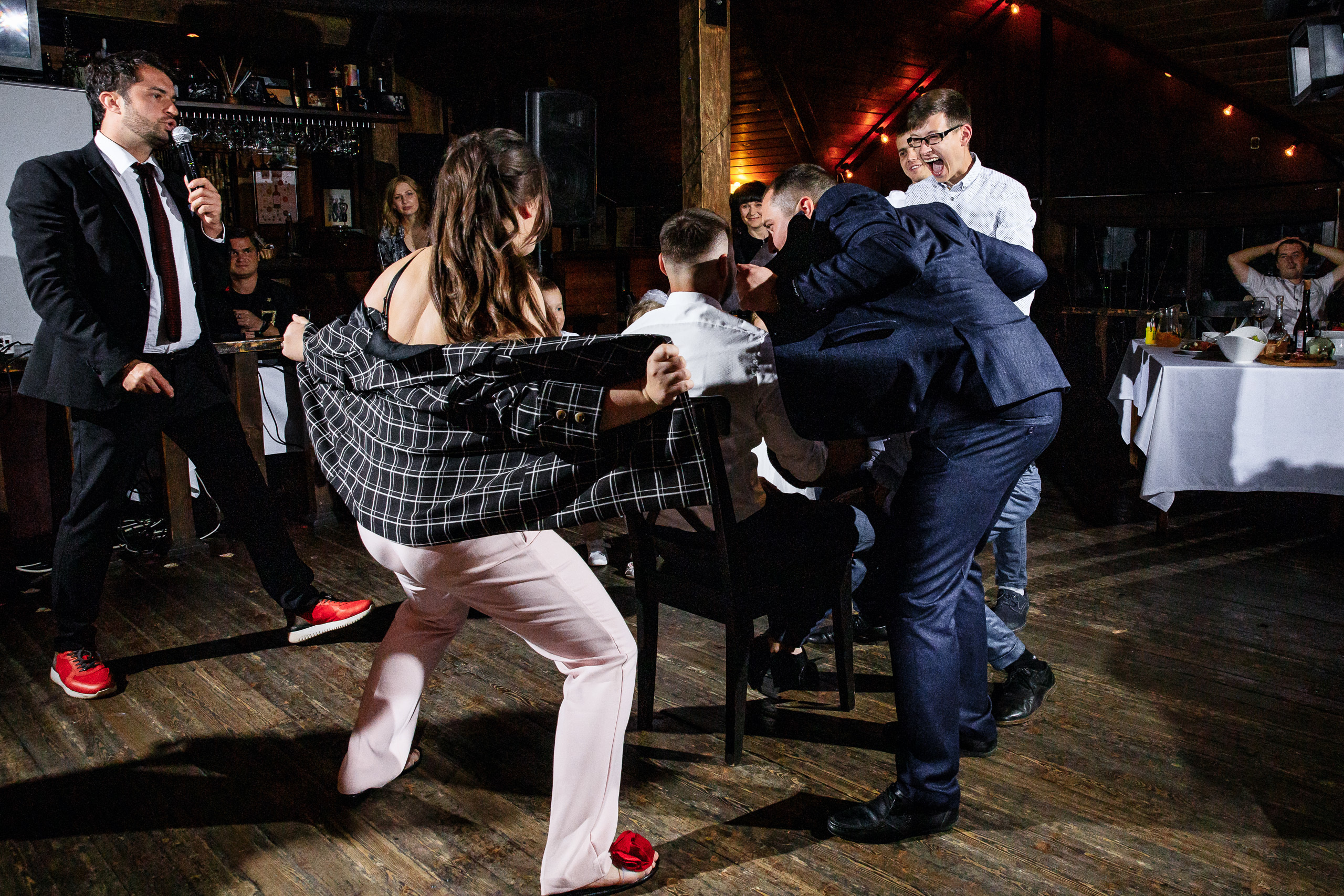 Свадебная фотосессия возле Успенского собора и в парке. Фотограф Владимир Лукашев