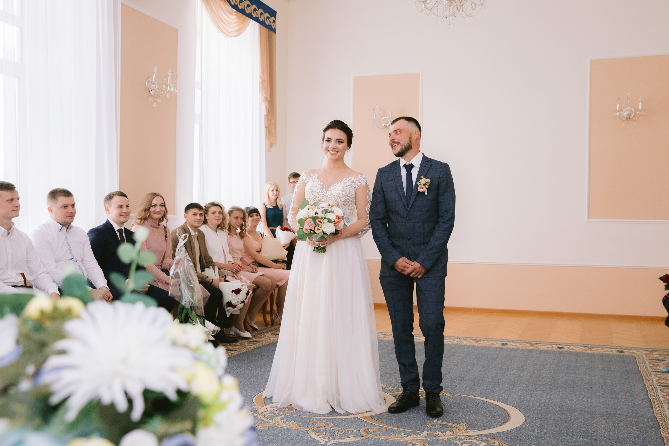 Свадебная фотосессия возле Успенского собора и в парке. Фотограф Владимир Лукашев