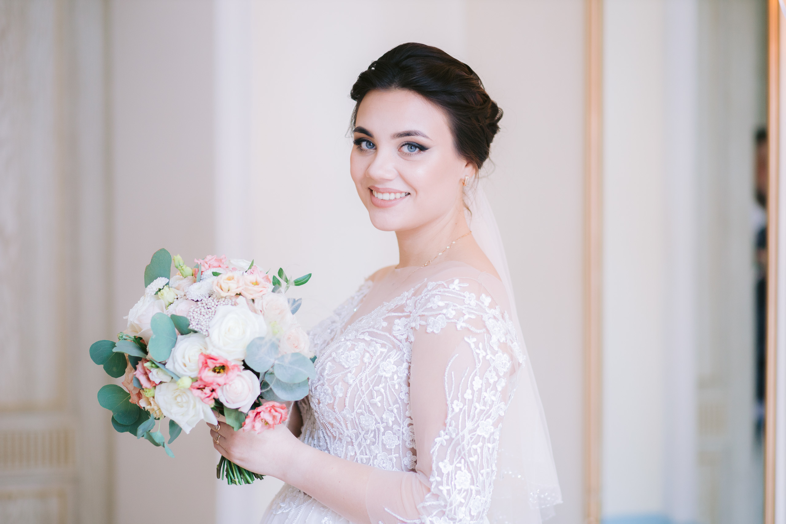 Свадебная фотосессия возле Успенского собора и в парке. Фотограф Владимир Лукашев