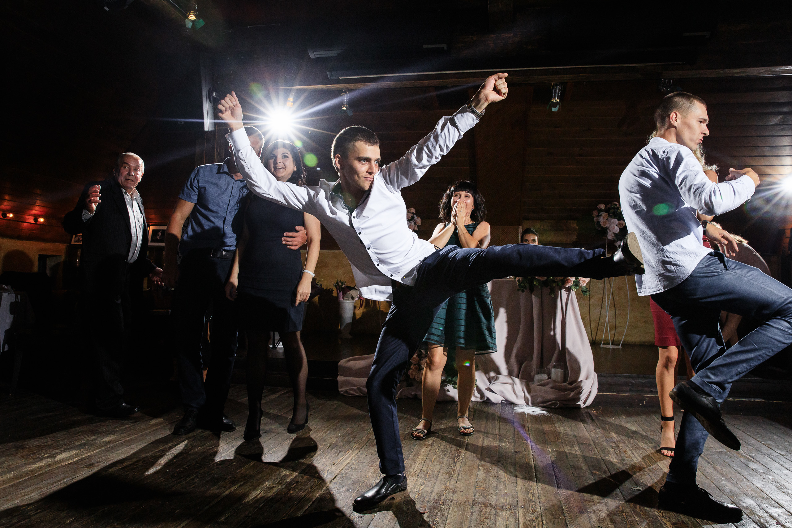 Свадебная фотосессия возле Успенского собора и в парке. Фотограф Владимир Лукашев