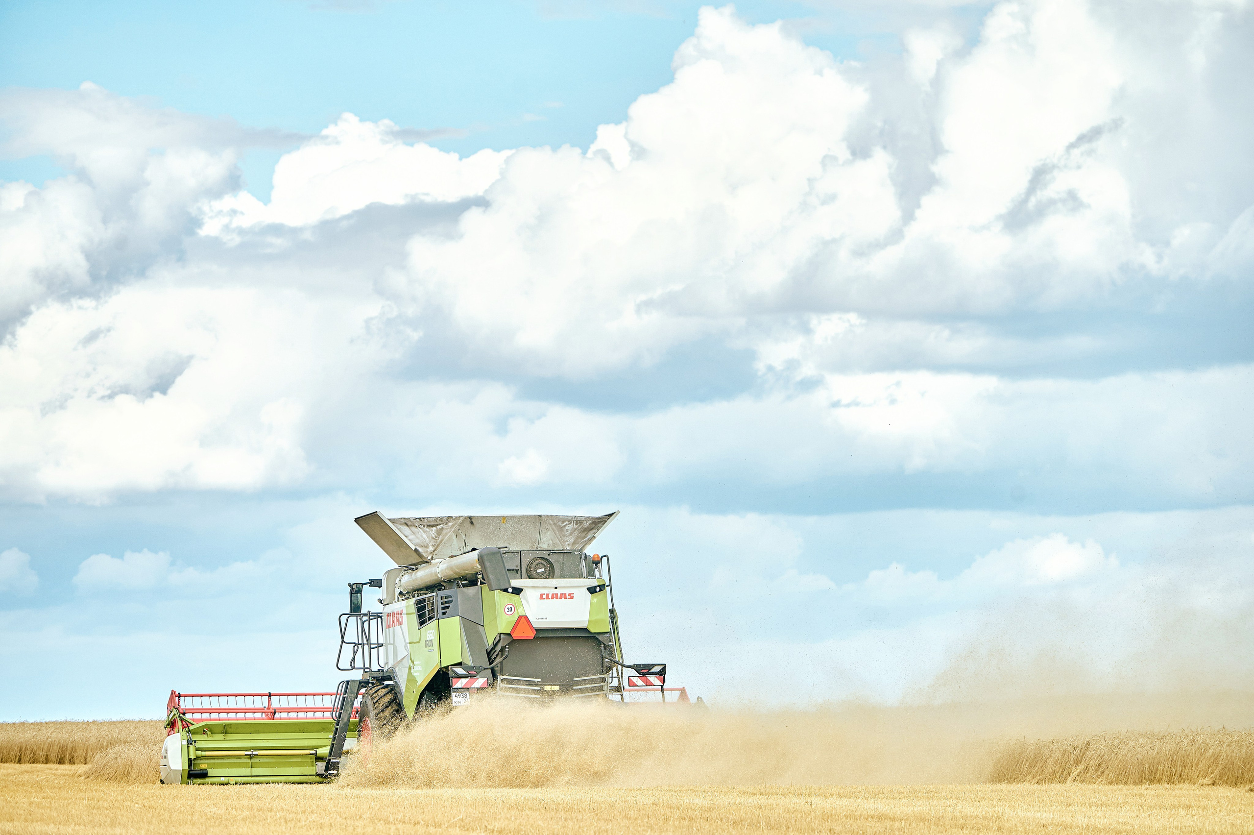 Сельхозтехники Галактика — представление в работе близ г. Абакан. Фотограф Яковлев Роман — Красноярск