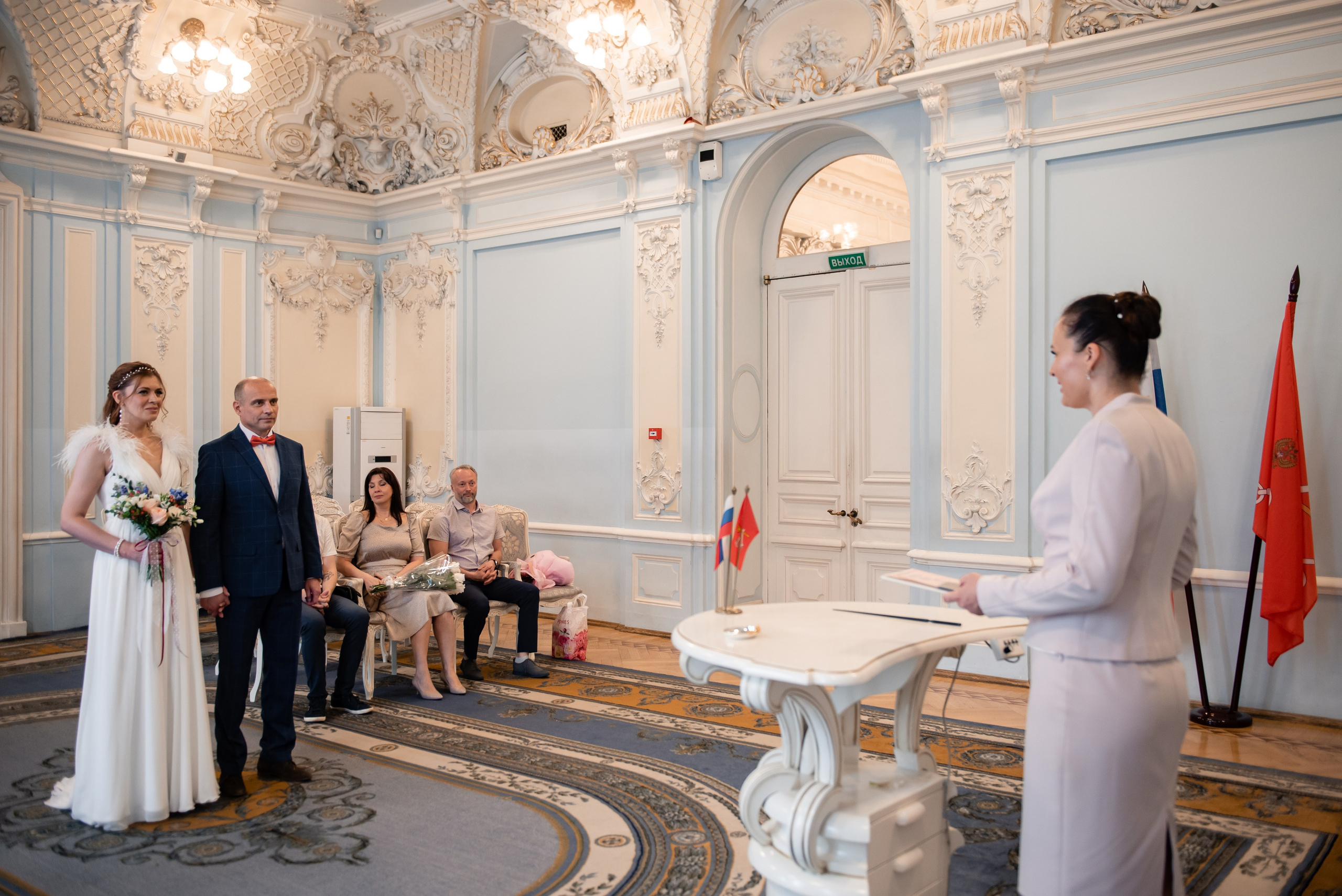 Свадебный день в Петербурге. Анастасия Петрович фотограф, фотокорреспондент в Москве и Санкт-Петербурге. Фотосъёмка репортажа, мероприятия, корпоративная съёмка, контент