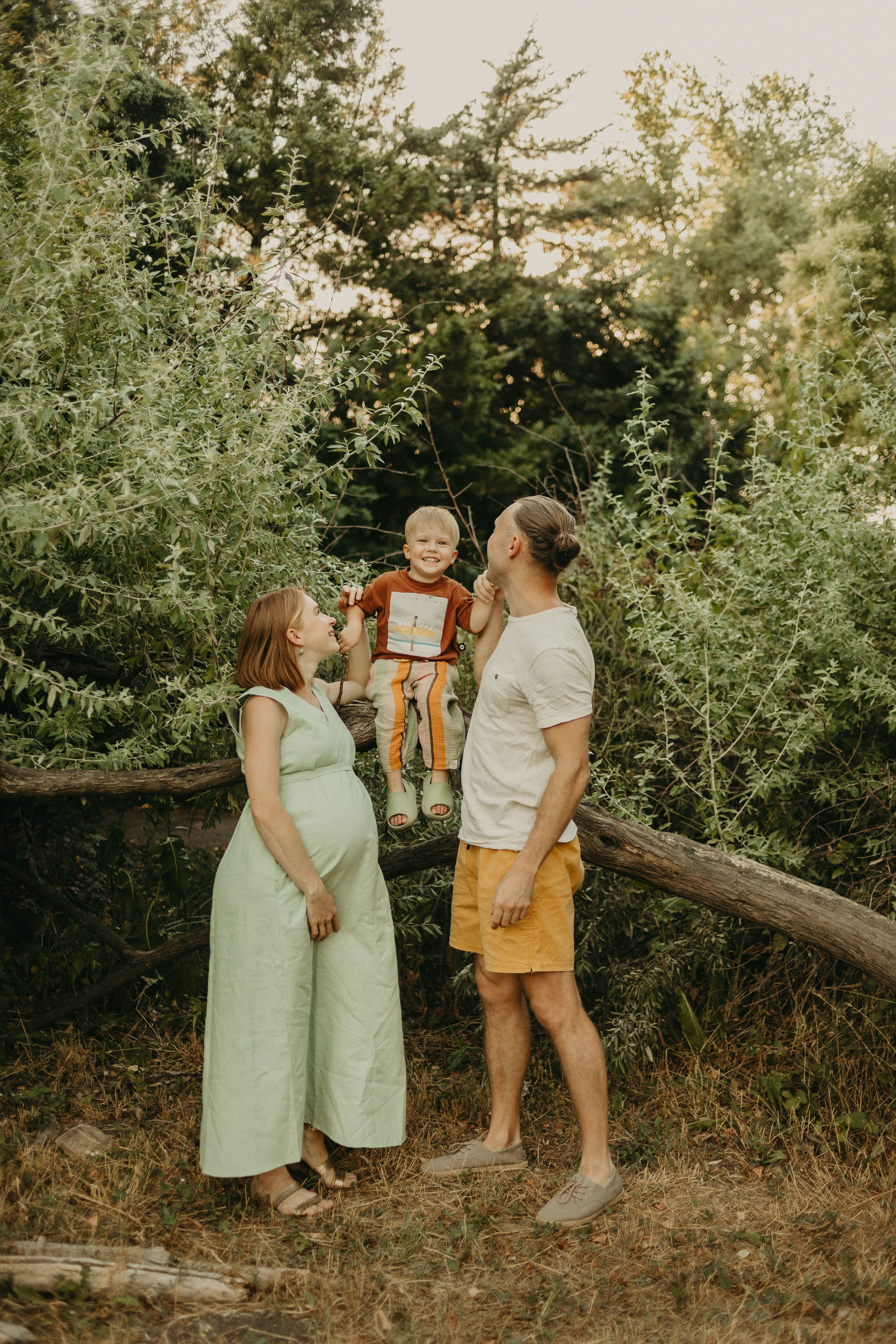 Семейная прогулка в ожидании второго. Фотограф в Краснодаре Евгения Михаевич