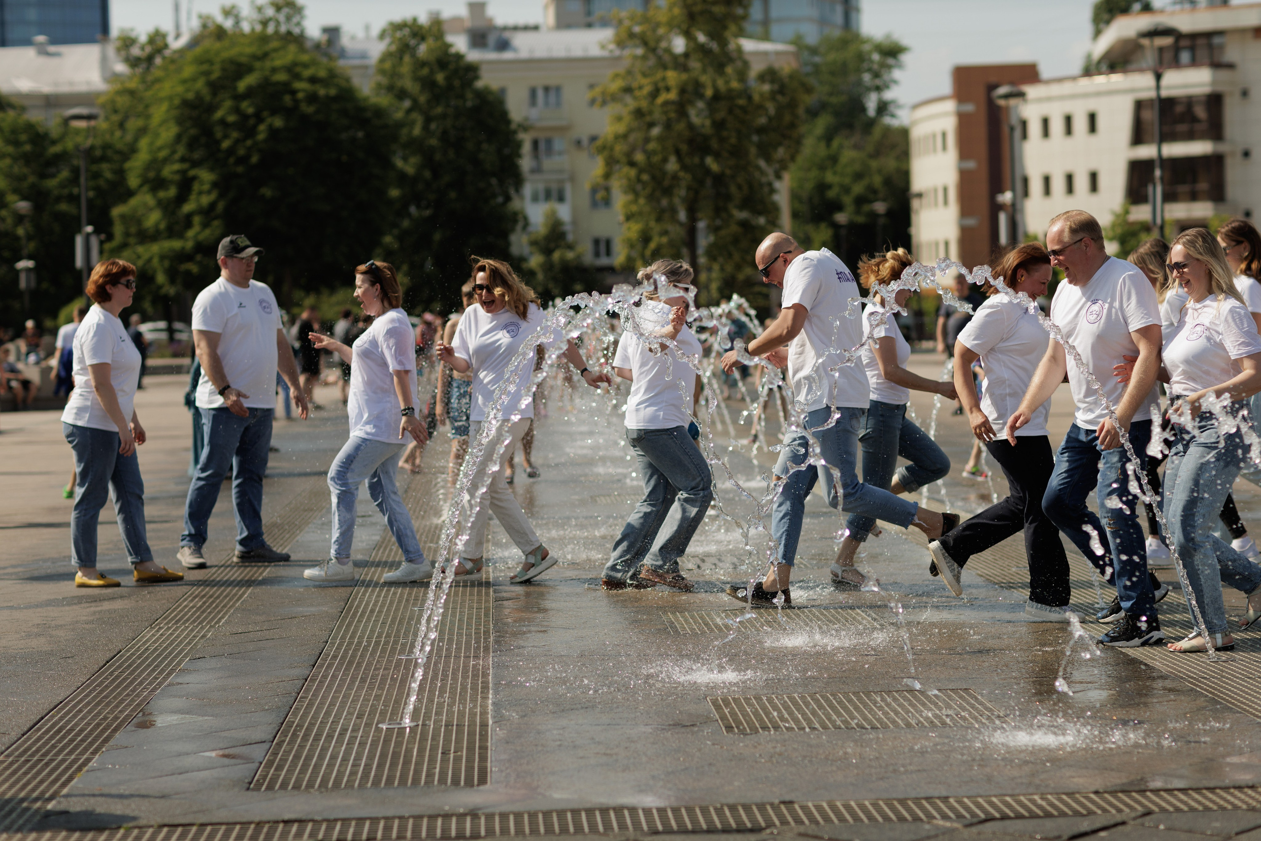 Репортажные фото съёмки клипа от родителей выпускникам. Свадебный фотограф в Воронеже Александр Работкин