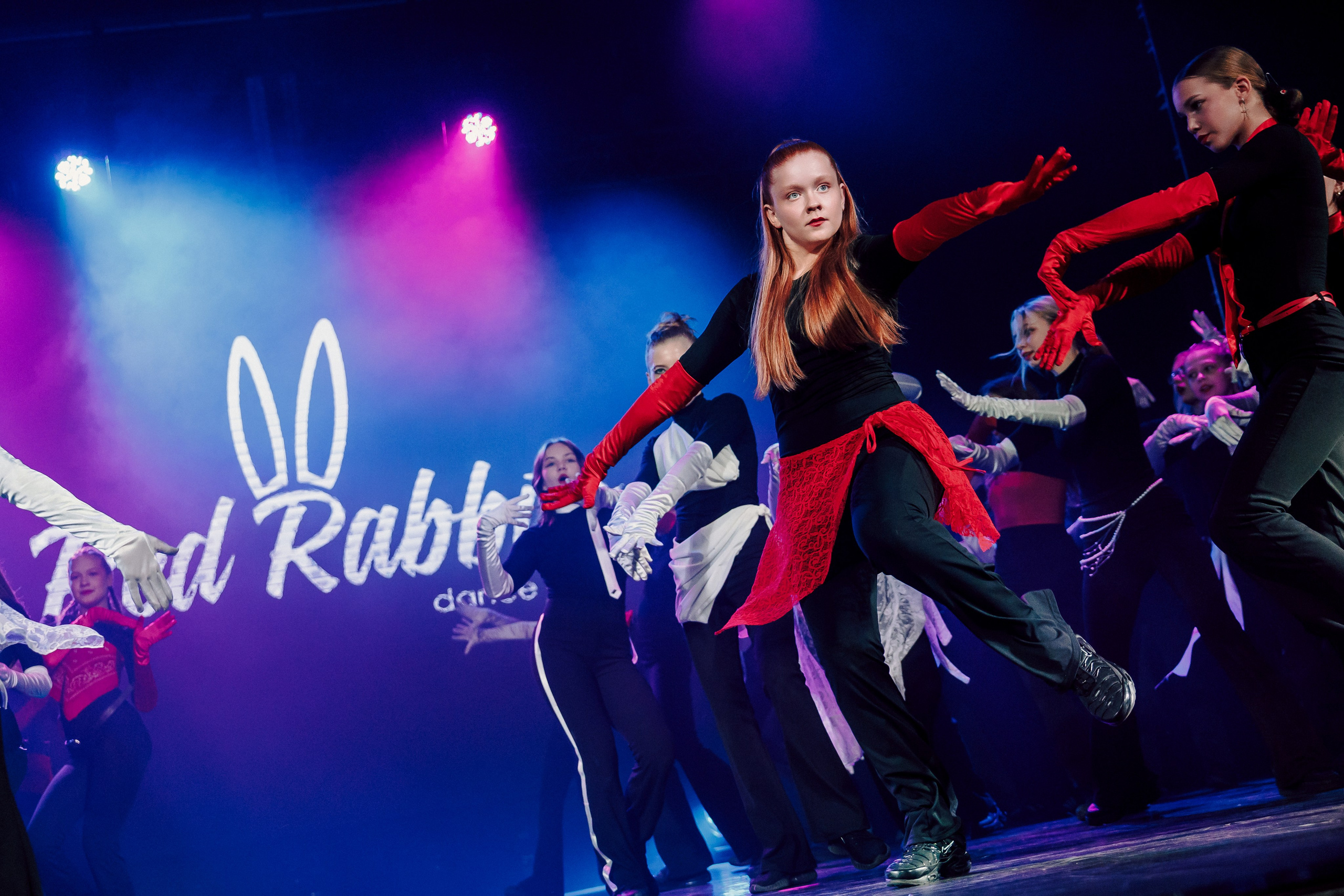 Отчётный концерт танцевальной школы «Red Rabbits» 2025. Лёшка Варзегов — фотограф