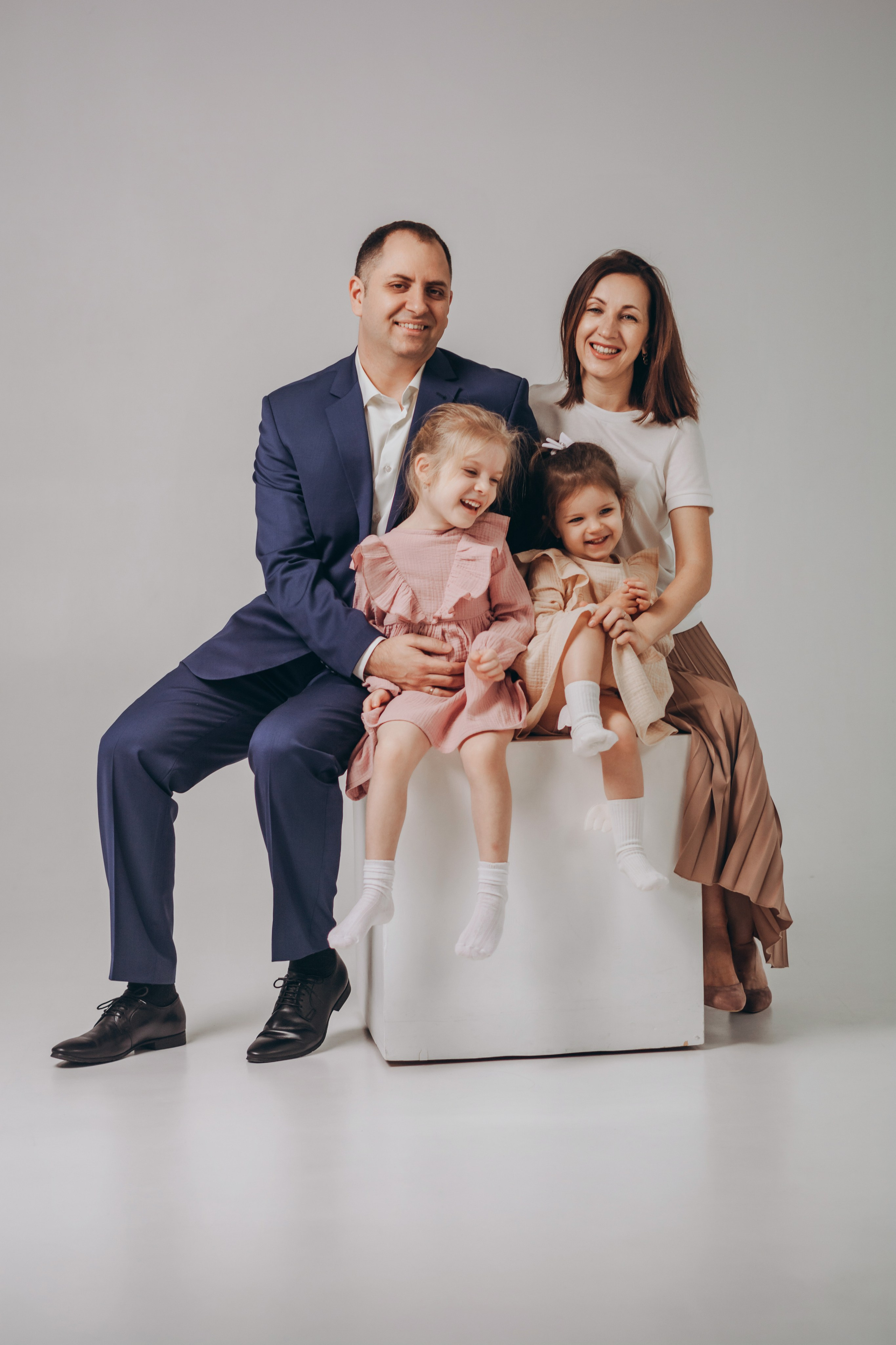 Минималистичная студийная семейная фотосессия. Семейный и детский фотограф Кущ Наташа