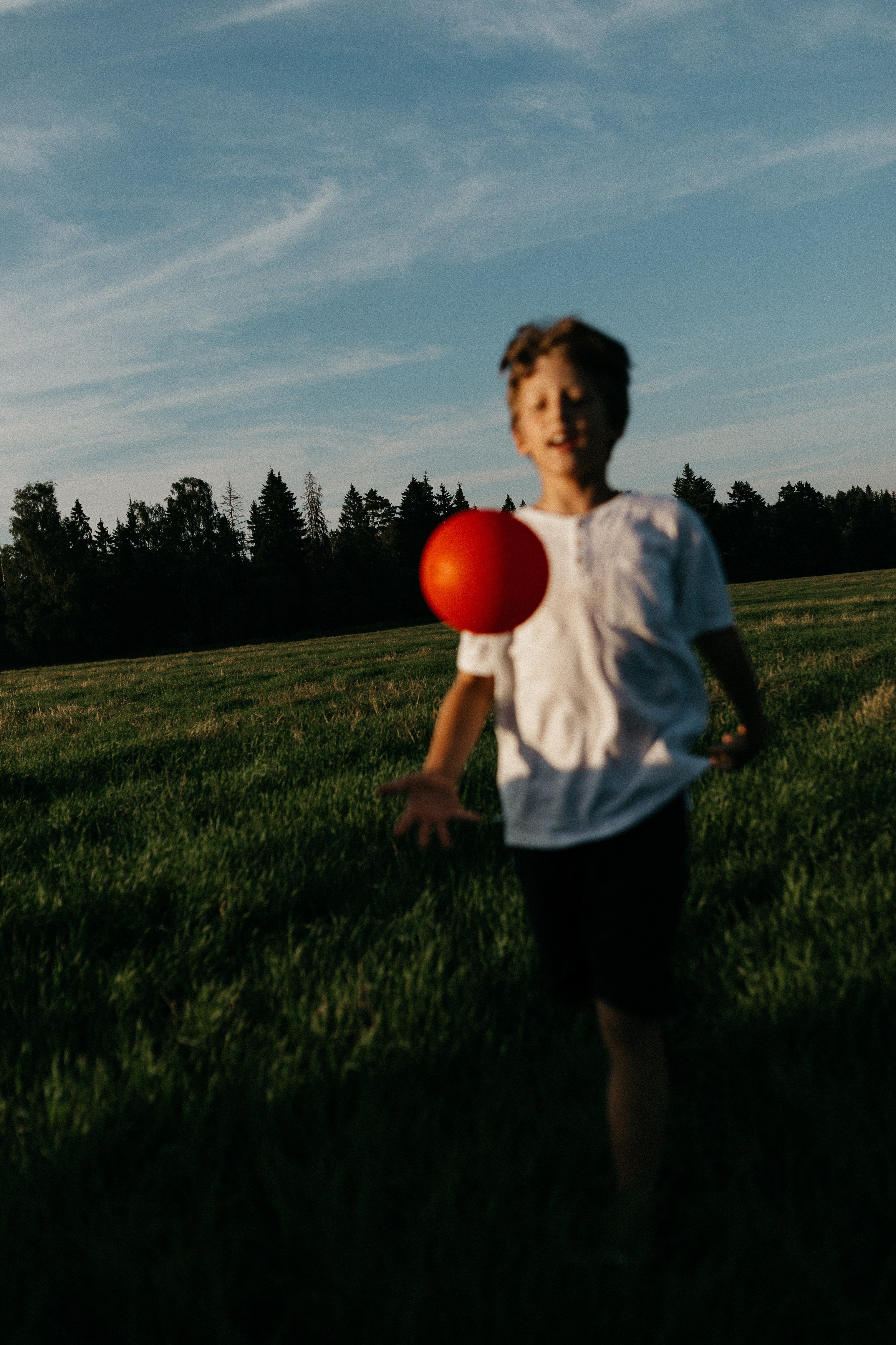 Фотосессия с красными мячами. Семейный фотограф Маша Тимофеева | Москва