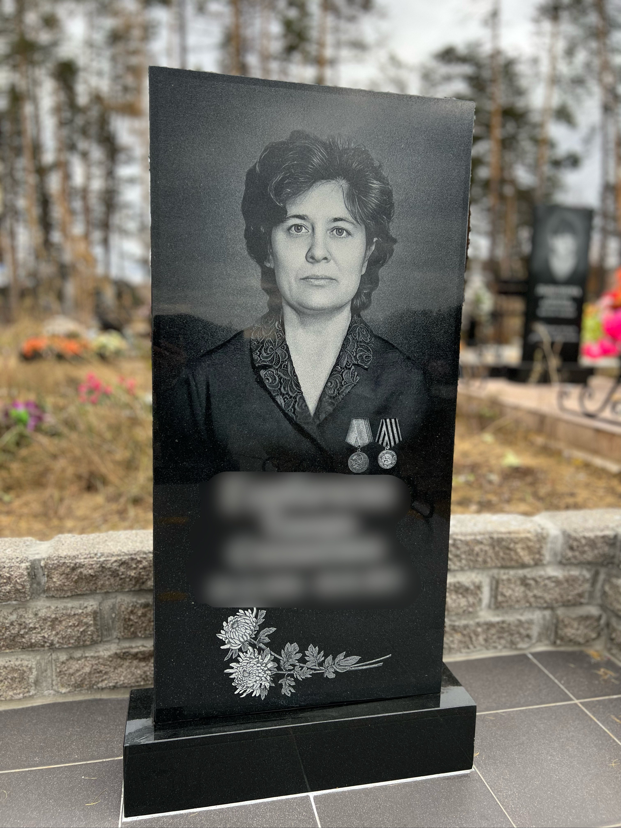 Гравировка от наших художников. ГРАНИТ26 Ритуальные услуги Железногорск. Благоустройство могил, продажа памятников