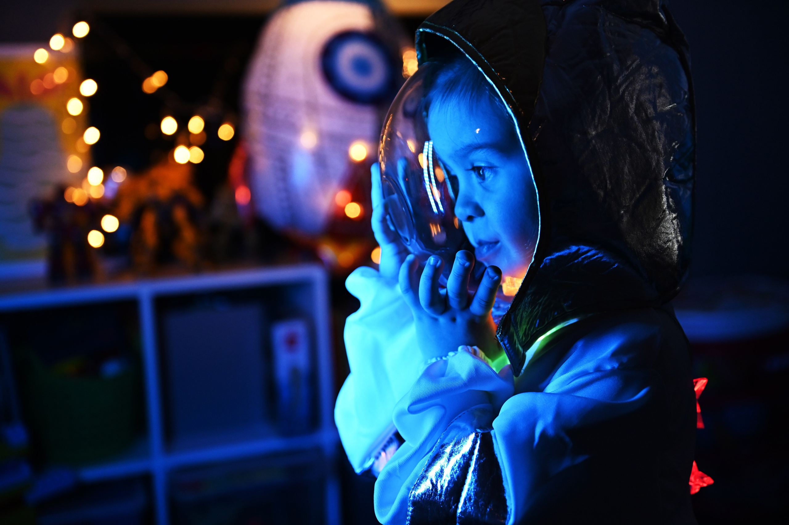 Детская на День космонавтики (домашняя). Свадебный, семейный, детский, контент фотограф в Омске Максим Ильин