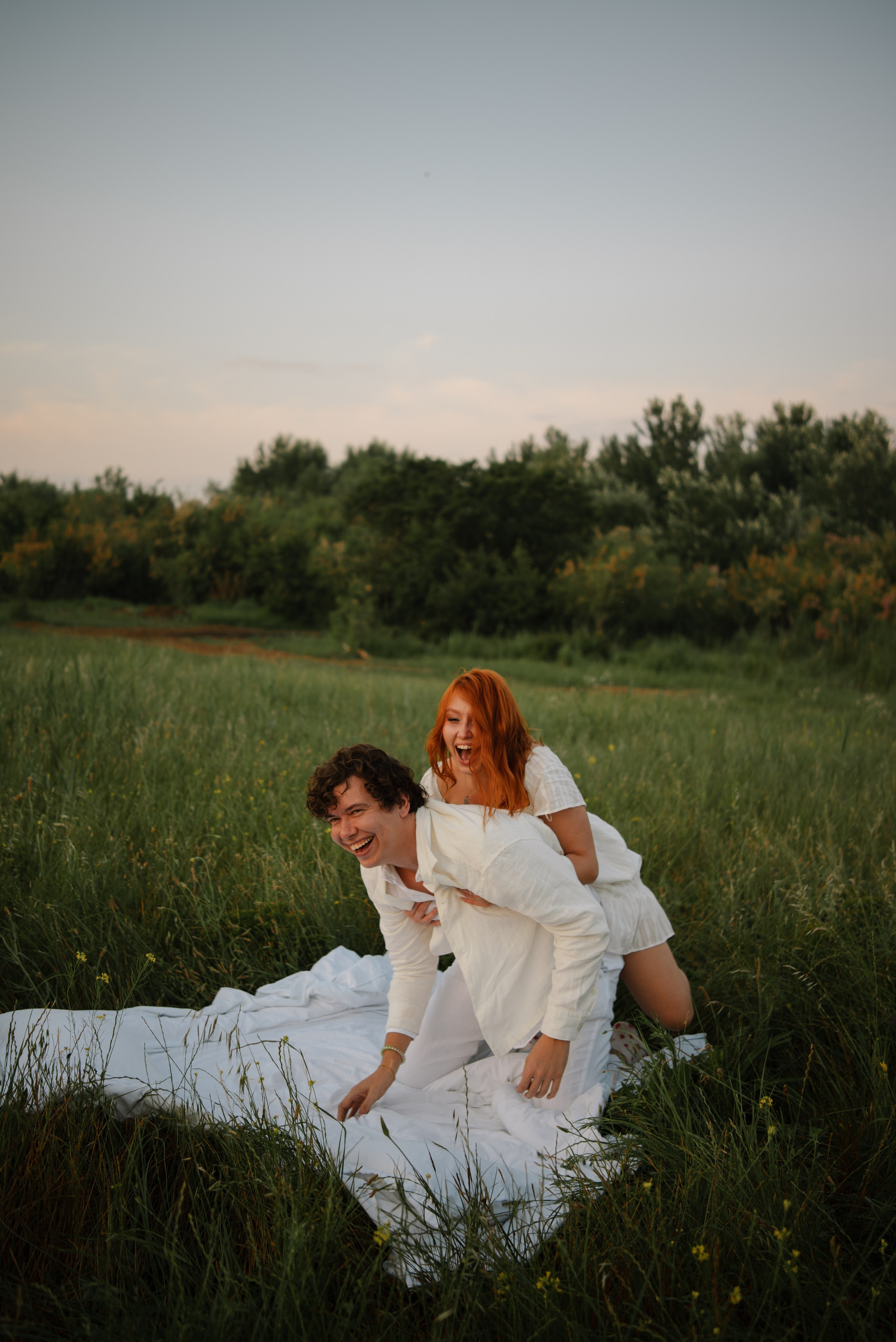 Парная фотосессия на природе. Портретный и свадебный фотограф в Тбилиси • xeniqo