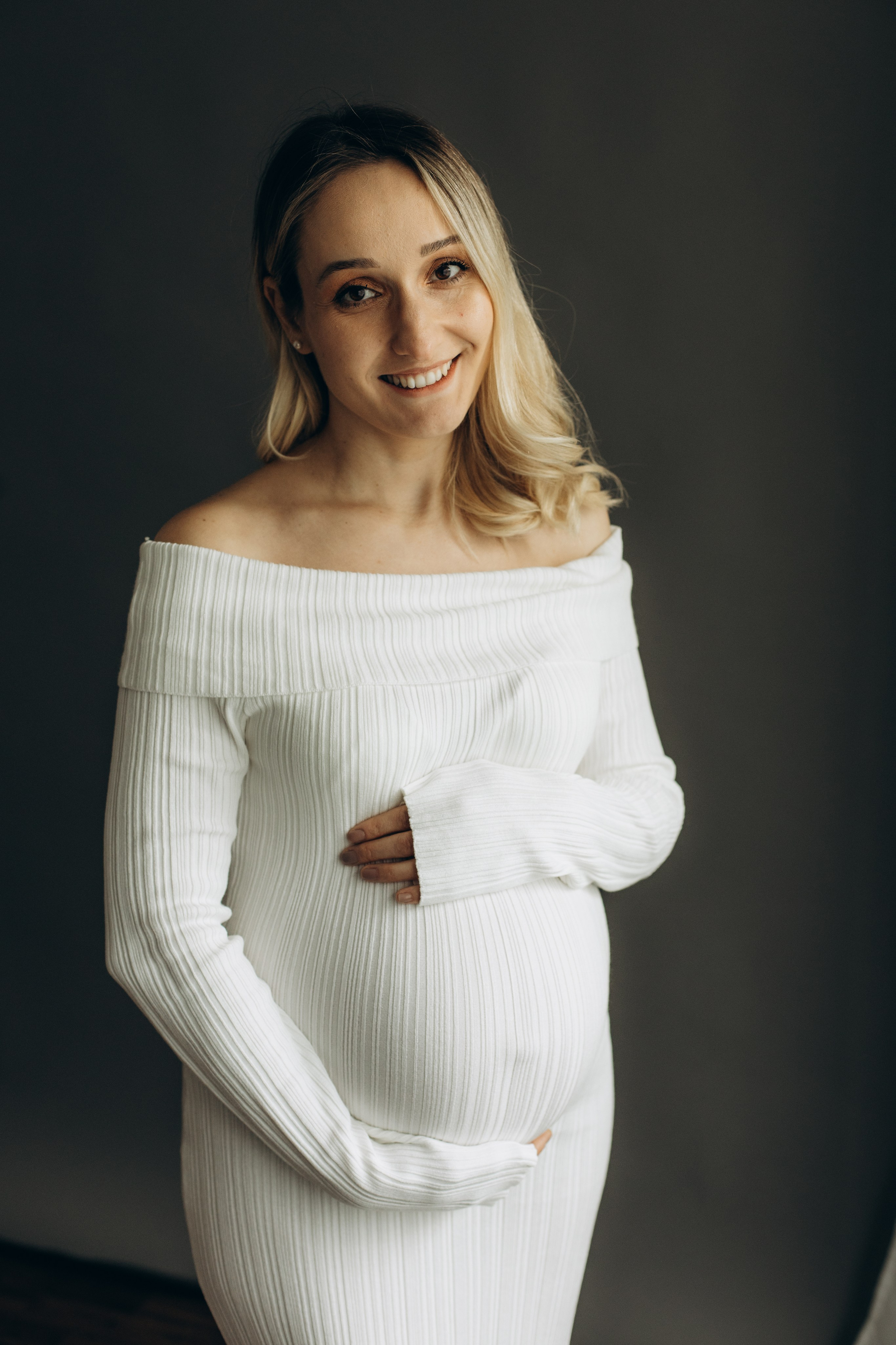 Babybauch-Shooting im Studio. Fotografin in Erlangen, Nürnberg und Umgebung