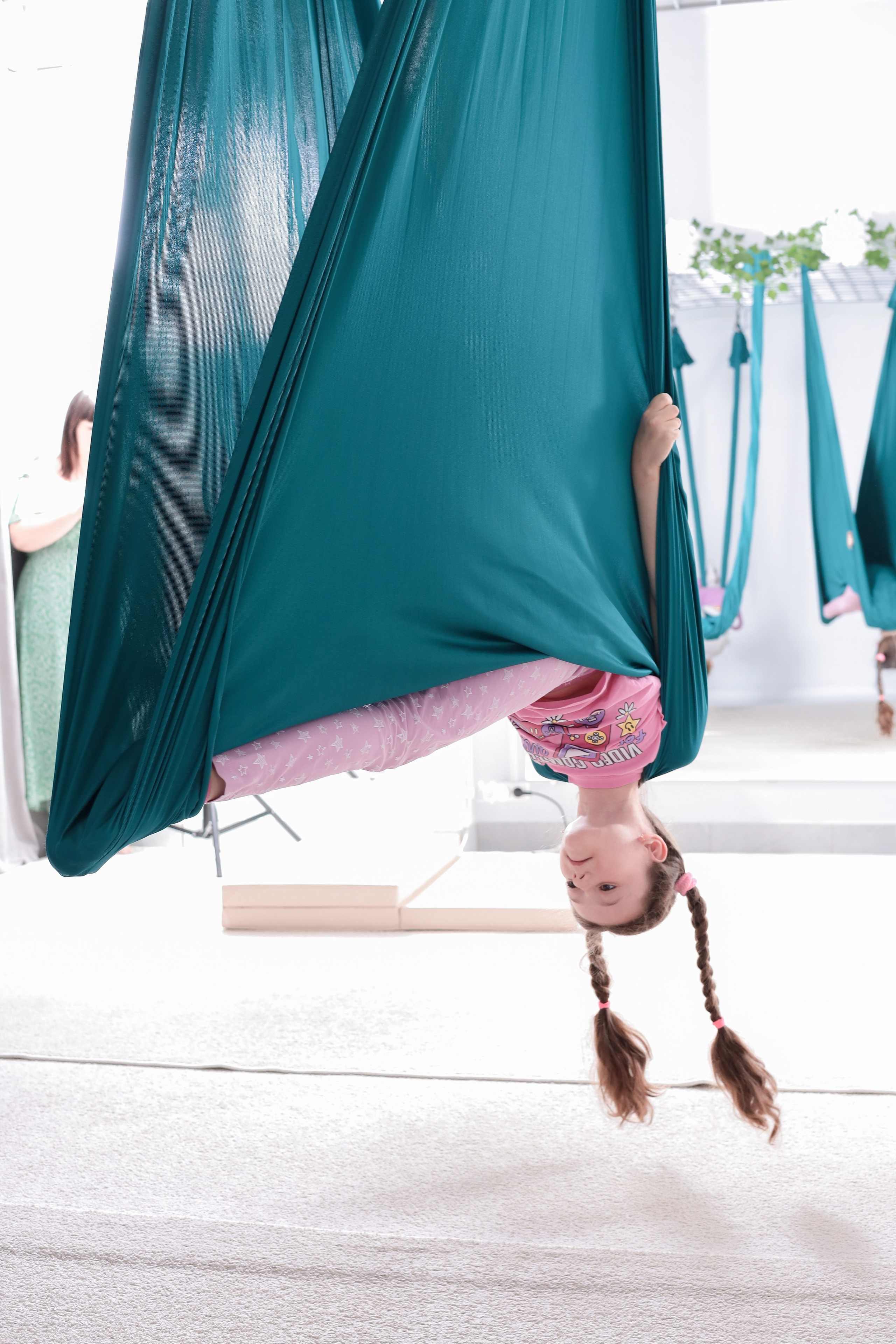 Детская аэройога. Фотограф Надршина Лилия