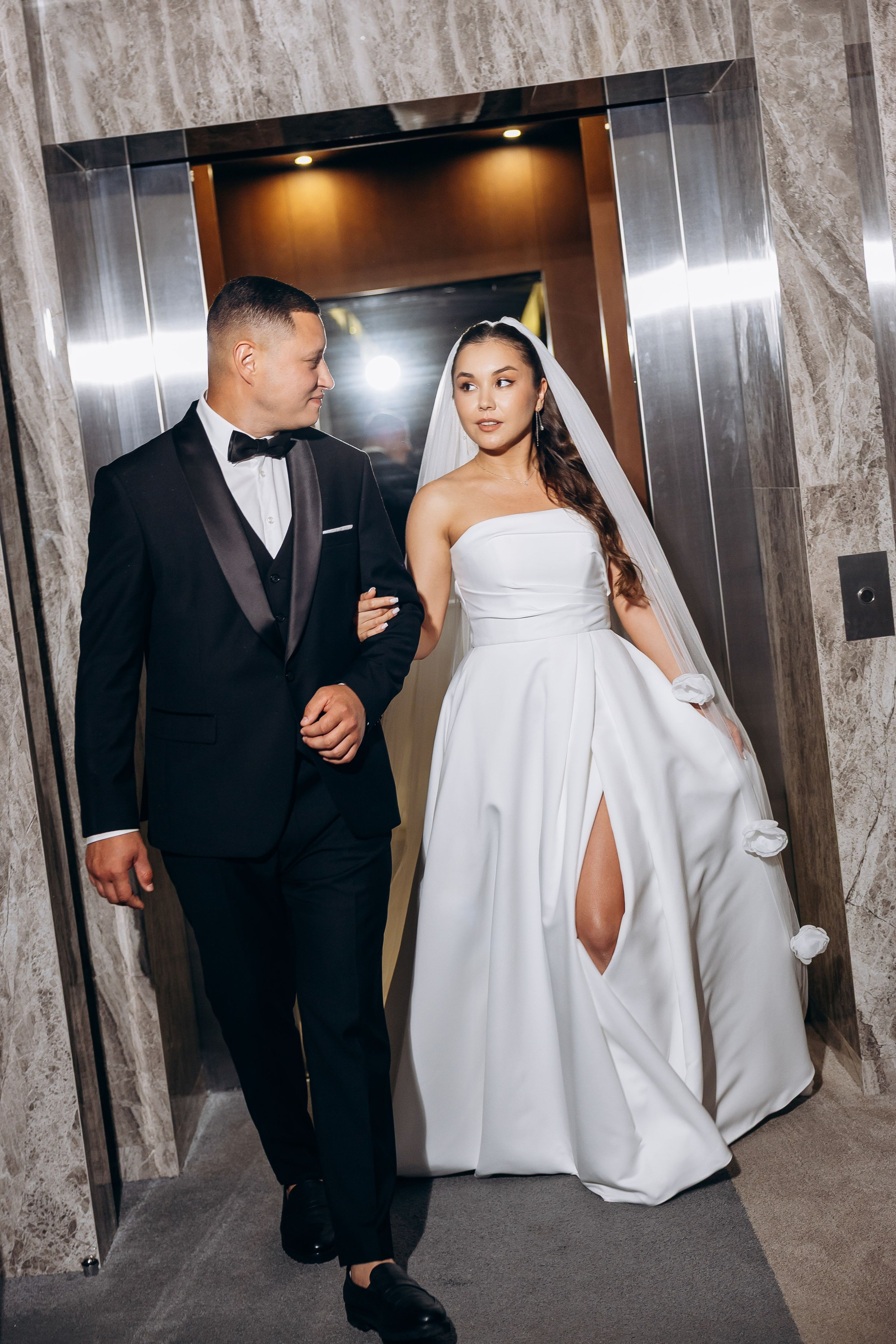 свадебная фотосессия в лифте. фотограф на свадьбу Казань