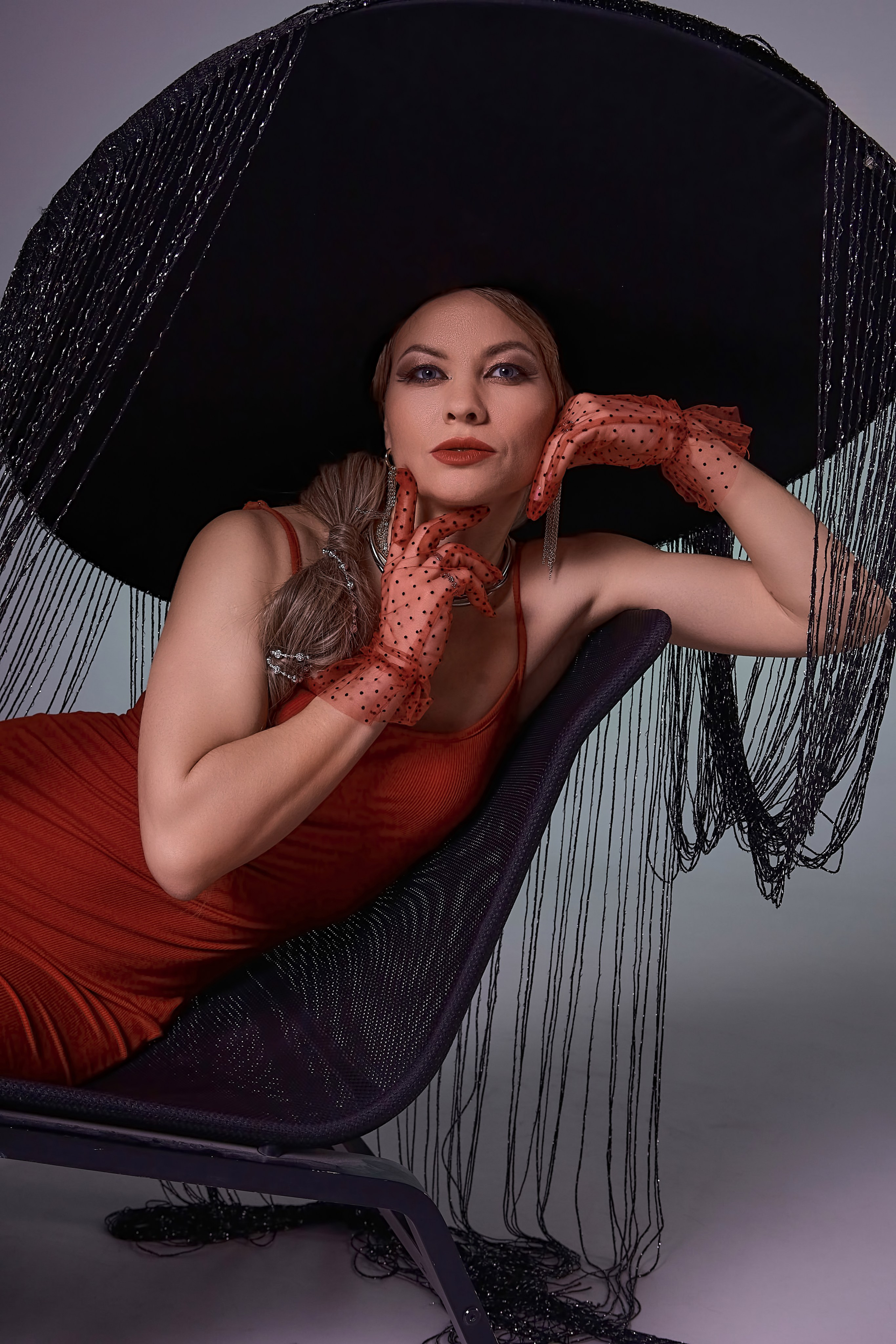 Портретная студийная фотосессия в шикарной шляпе. Семейный и свадебный фотограф в Краснодаре Михеева Светлана