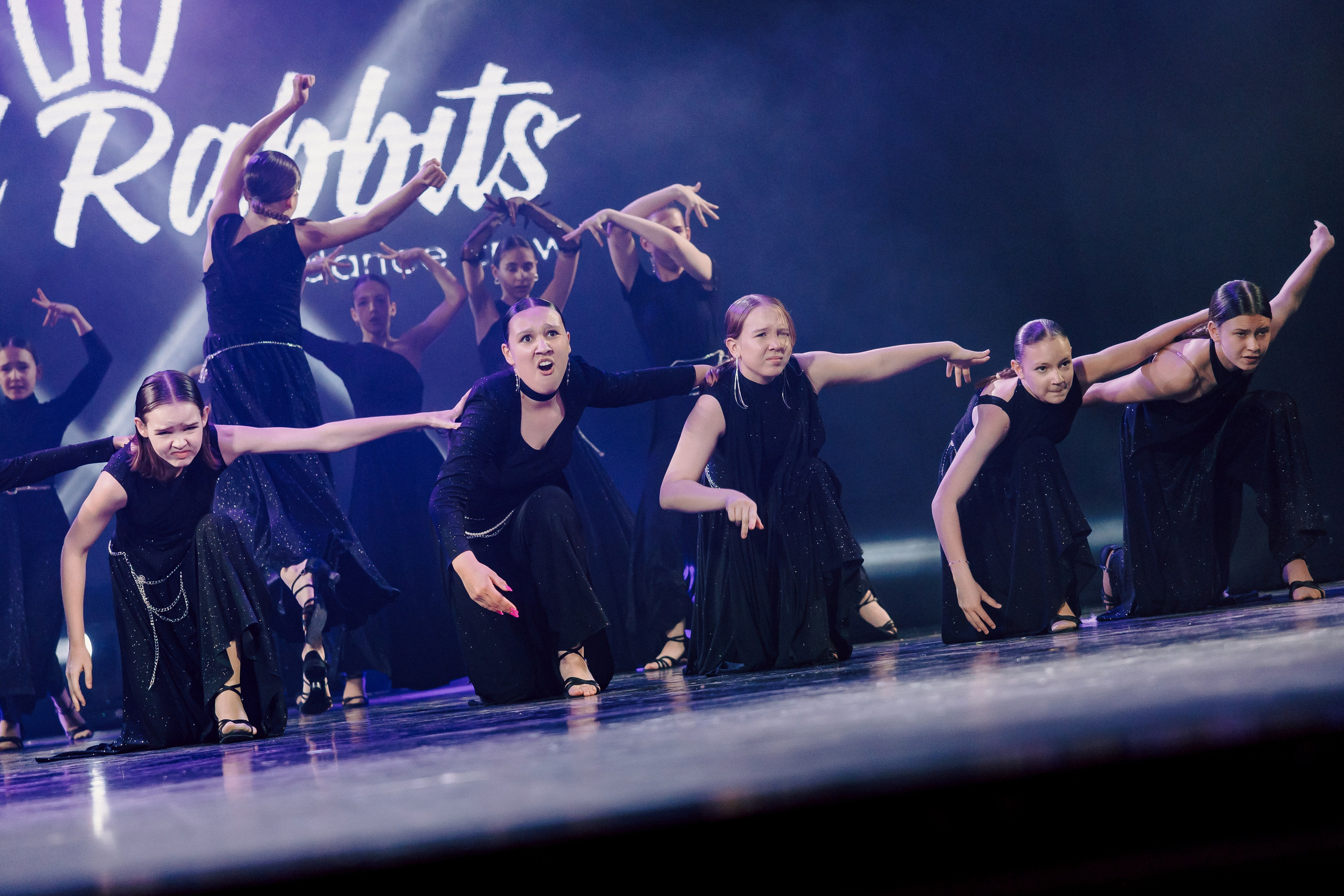 Отчётный концерт танцевальной школы «Red Rabbits» 2025. Лёшка Варзегов — фотограф