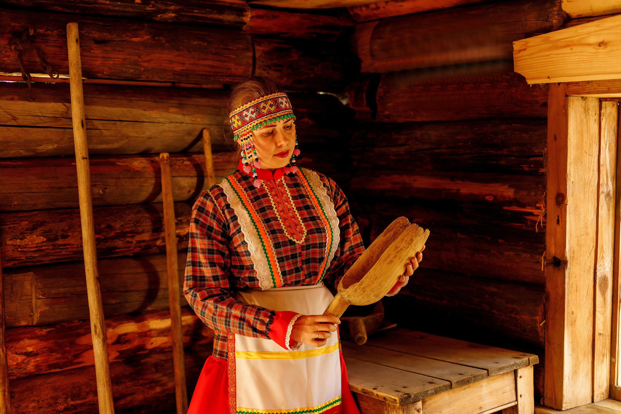 Фотосессия с Екатериной Анисимовой в Ибресинском этнографическом музее. Портретный и репортажный фотограф в Чебоксарах Андриян Чаркин