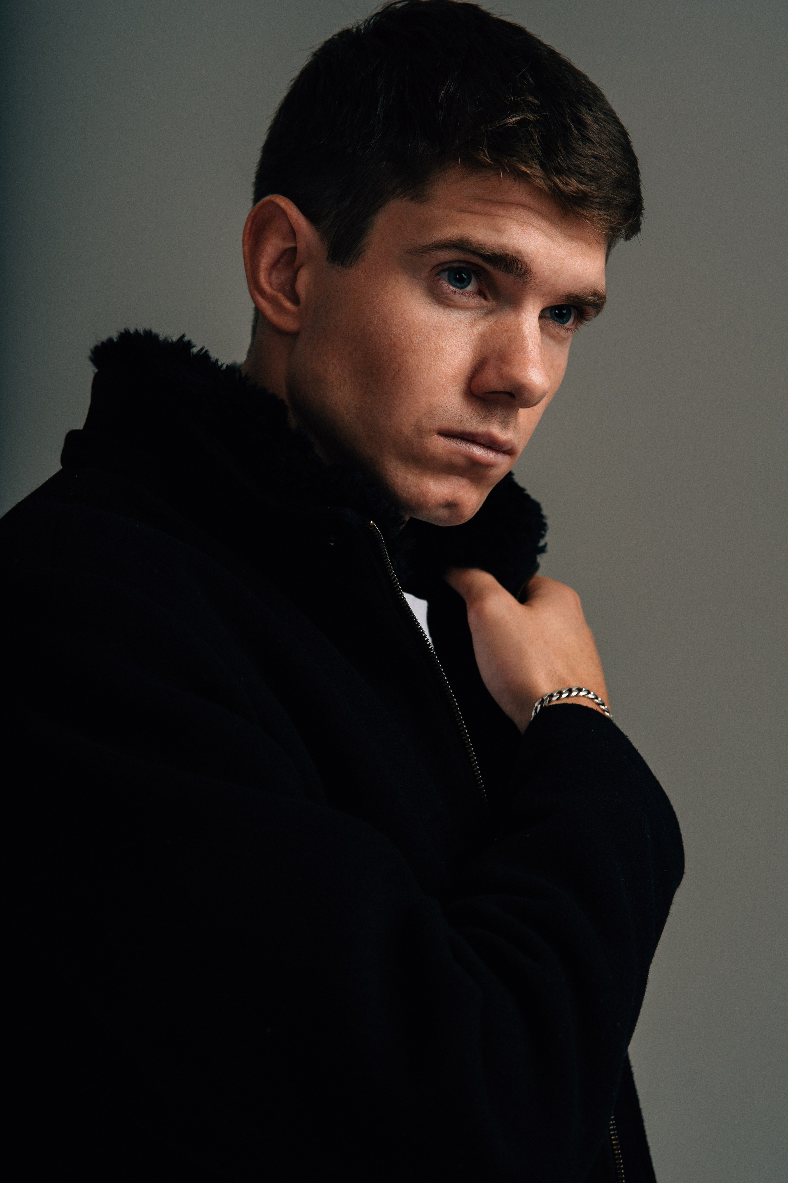 Дмитрий, 180 см, 46-48 р-р. KED Production — продакшн из СПб. Создаём фото, видео и контент, который помогает брендам и селлерам продавать больше