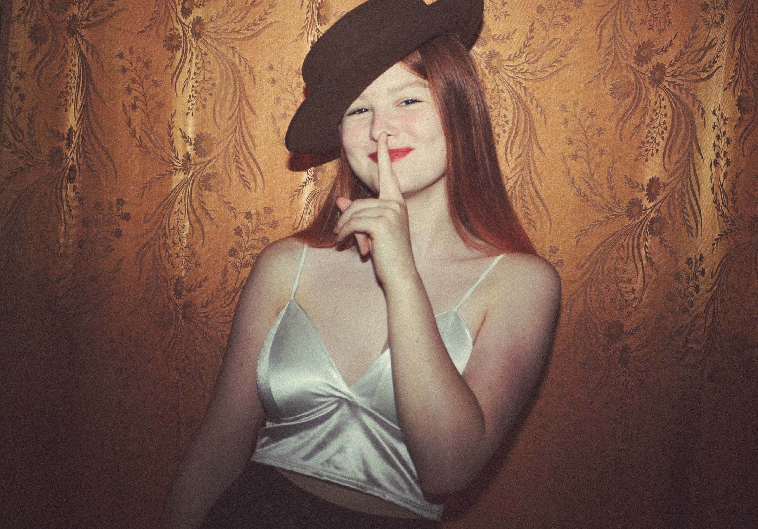 Две девицы. Фотомастерская Андрея Закоморного