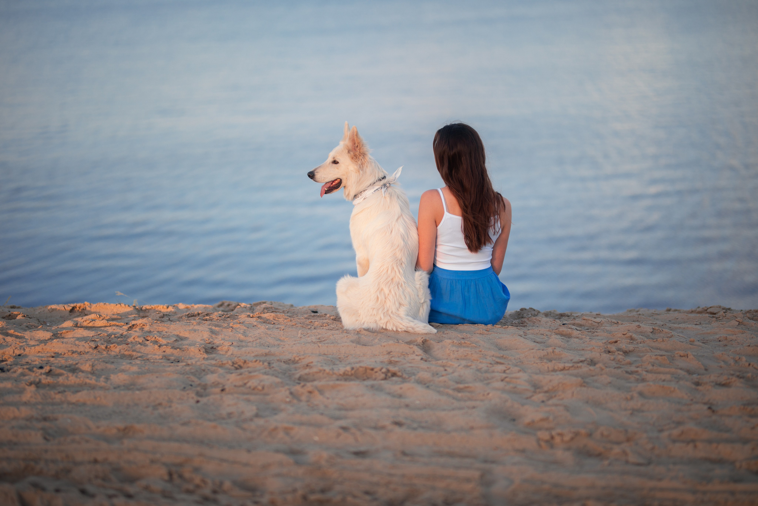 Фотосет с Натальей и собакой на берегу реки в формате для «себя»