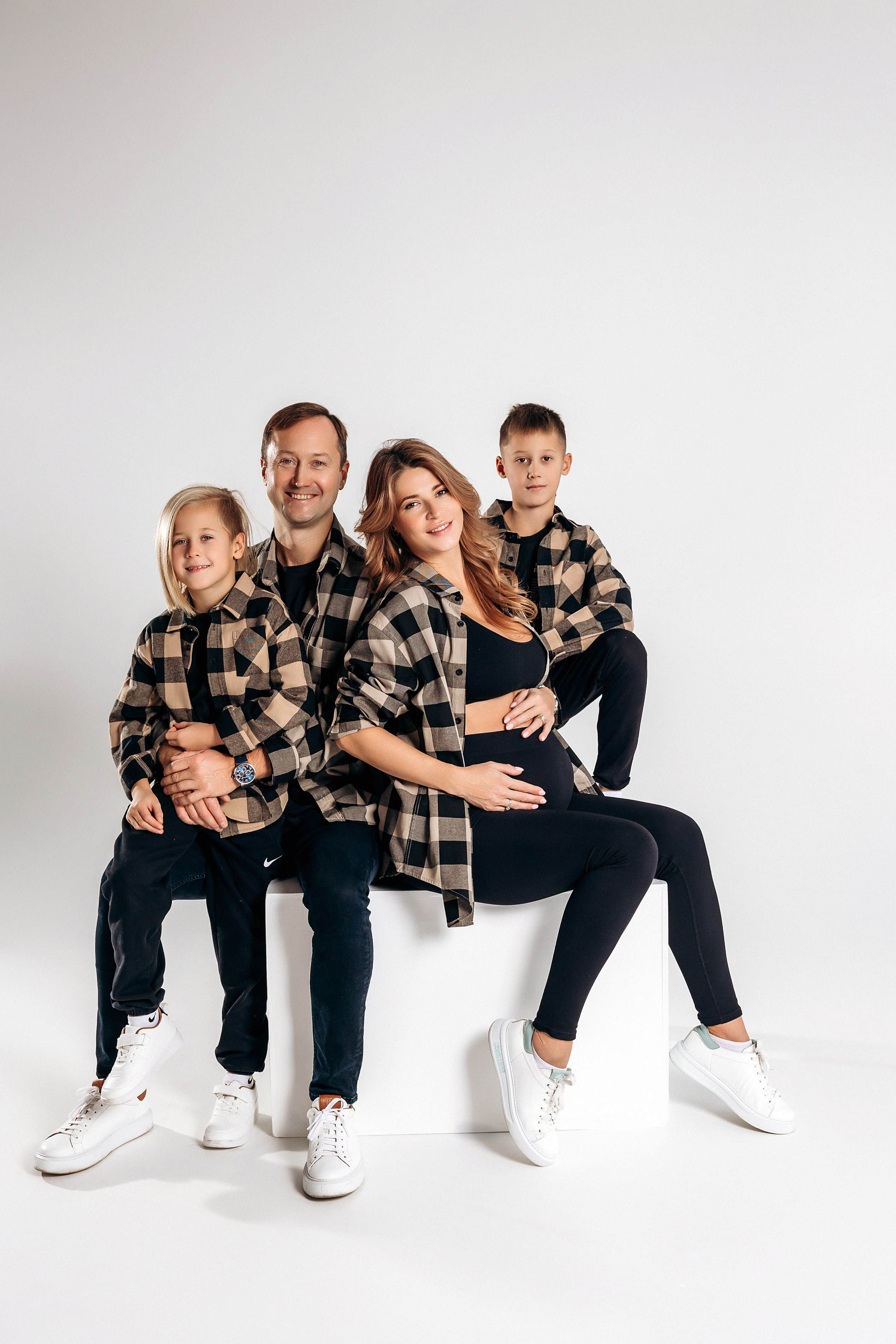 Валя и семья.В ожидании Владимира.Фотостудия Баланс. Фотограф в Калининграде свадебная фотография, репортажная, фотосессии