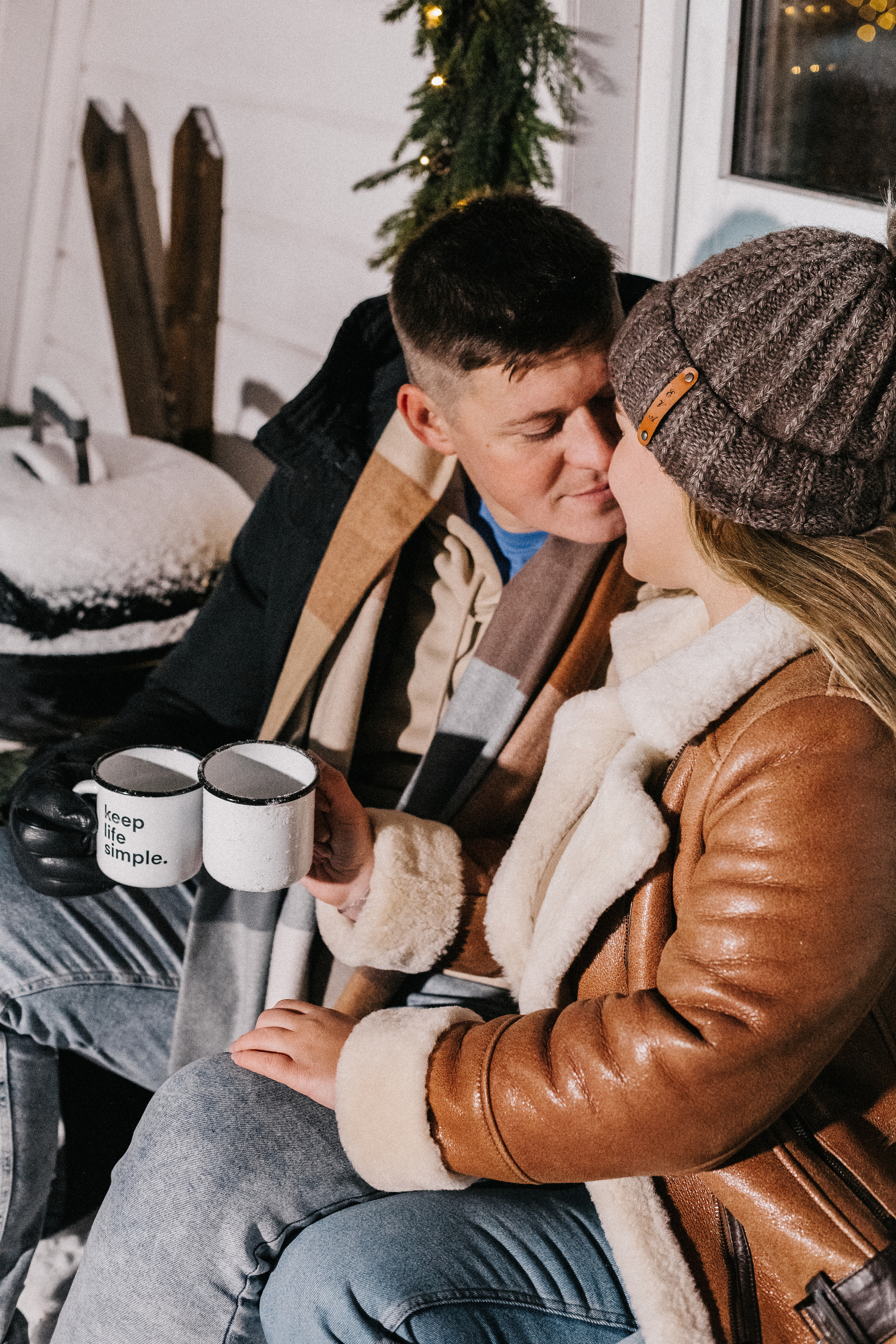 зимняя фотосессия Москва, Новогодняя фотосессия, зимняя love-story, фотограф в Москве, любовь в кадре, фотосессия в лесу зимой, свадебный фотограф Москве, фото у костра, зимняя фотосессия на природе, пикник в лесу, пикник зимой 