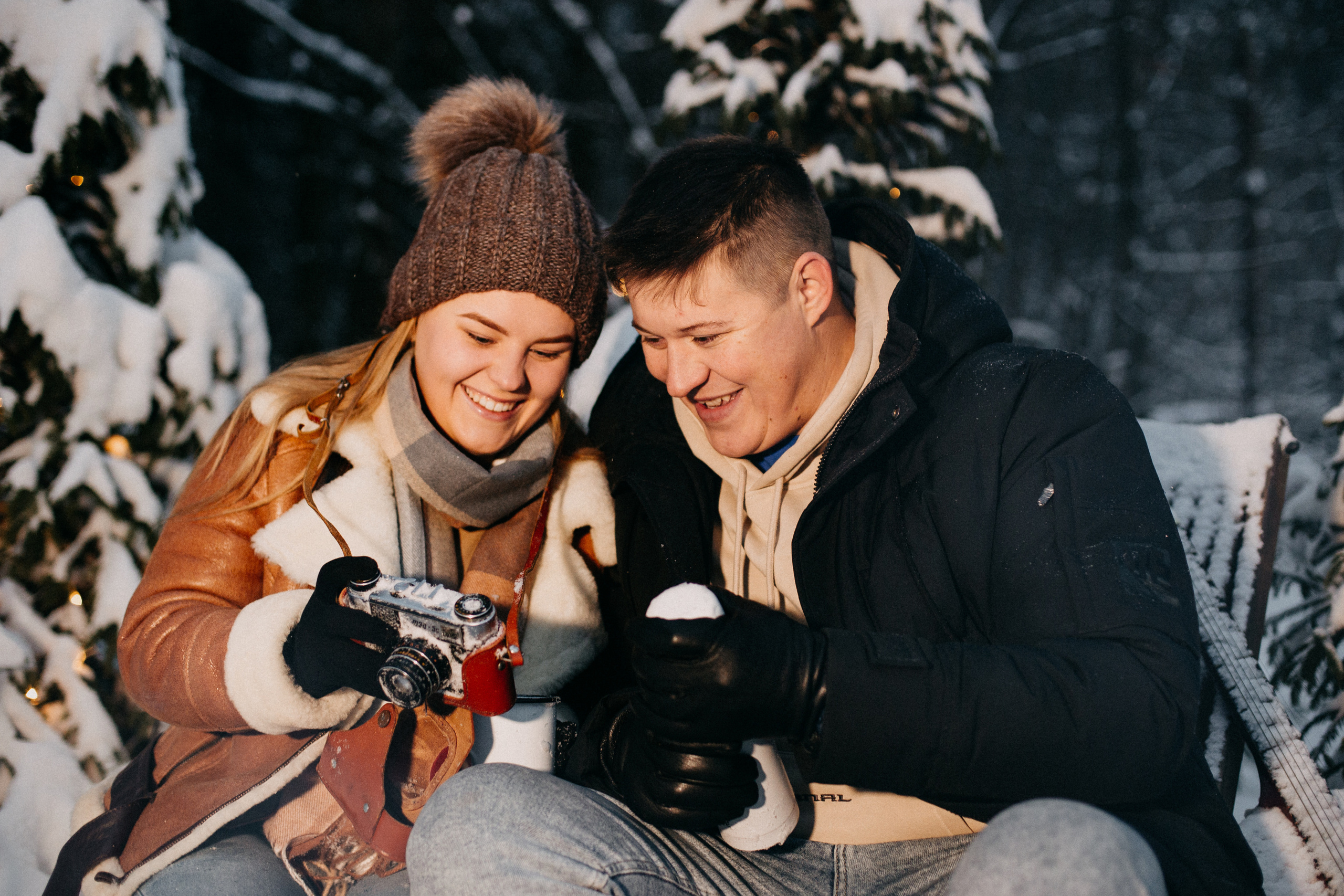 зимняя фотосессия Москва, Новогодняя фотосессия, зимняя love-story, фотограф в Москве, любовь в кадре, фотосессия в лесу зимой, свадебный фотограф Москве, фото у костра, зимняя фотосессия на природе, пикник в лесу, пикник зимой 