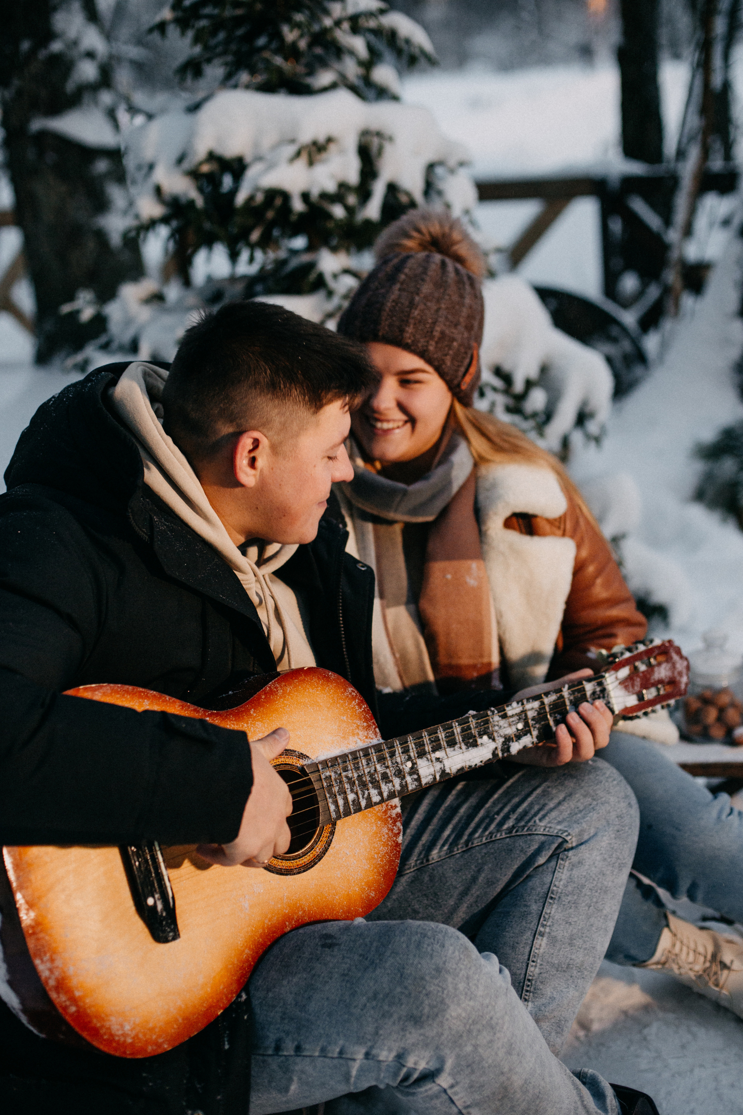 зимняя фотосессия Москва, Новогодняя фотосессия, зимняя love-story, фотограф в Москве, любовь в кадре, фотосессия в лесу зимой, свадебный фотограф Москве, фото у костра, зимняя фотосессия на природе, пикник в лесу, пикник зимой 