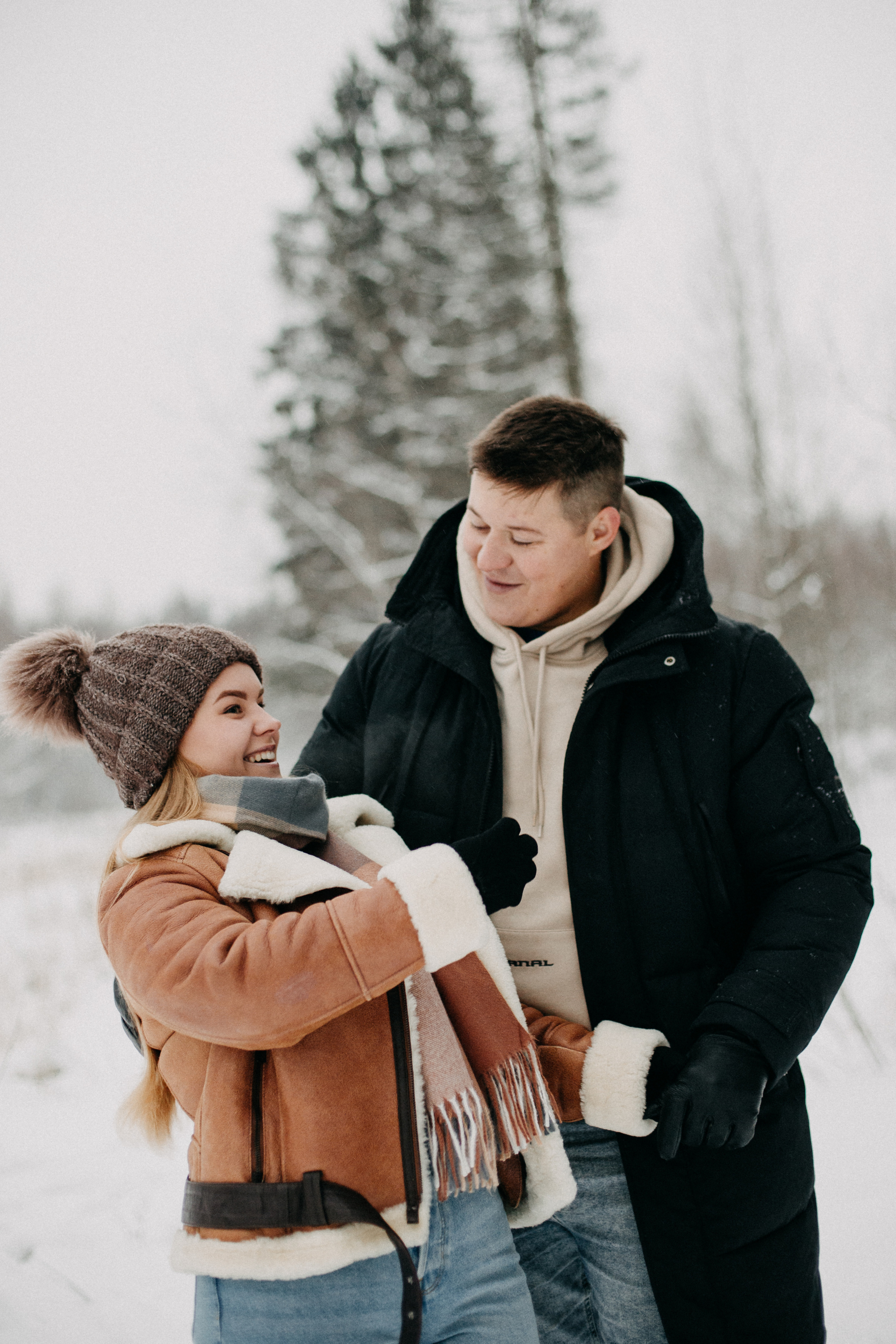 зимняя фотосессия Москва, Новогодняя фотосессия, зимняя love-story, фотограф в Москве, любовь в кадре, фотосессия в лесу зимой, свадебный фотограф Москве 