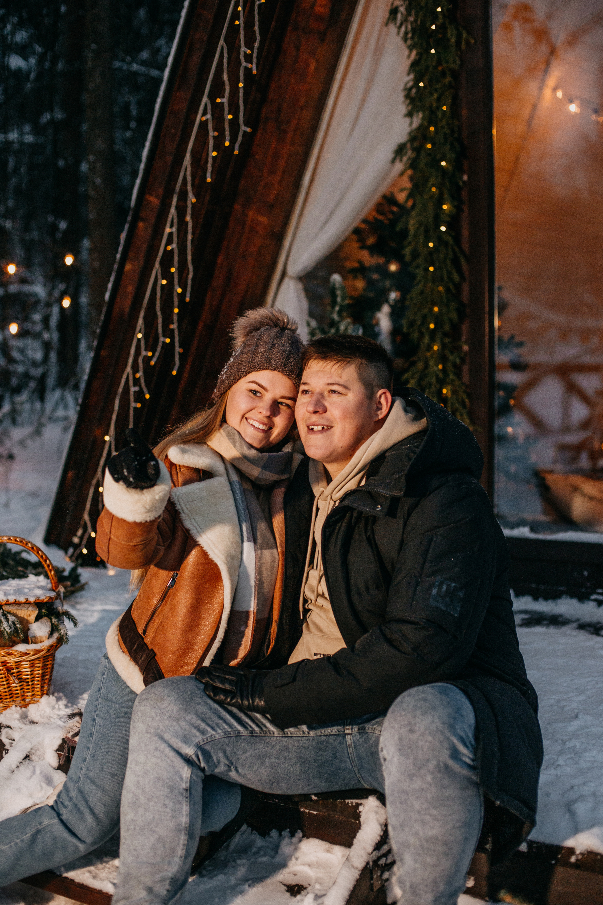 зимняя фотосессия Москва, Новогодняя фотосессия, зимняя love-story, фотограф в Москве, любовь в кадре, фотосессия в лесу зимой, свадебный фотограф Москве, фото у костра, зимняя фотосессия на природе, пикник в лесу, пикник зимой 