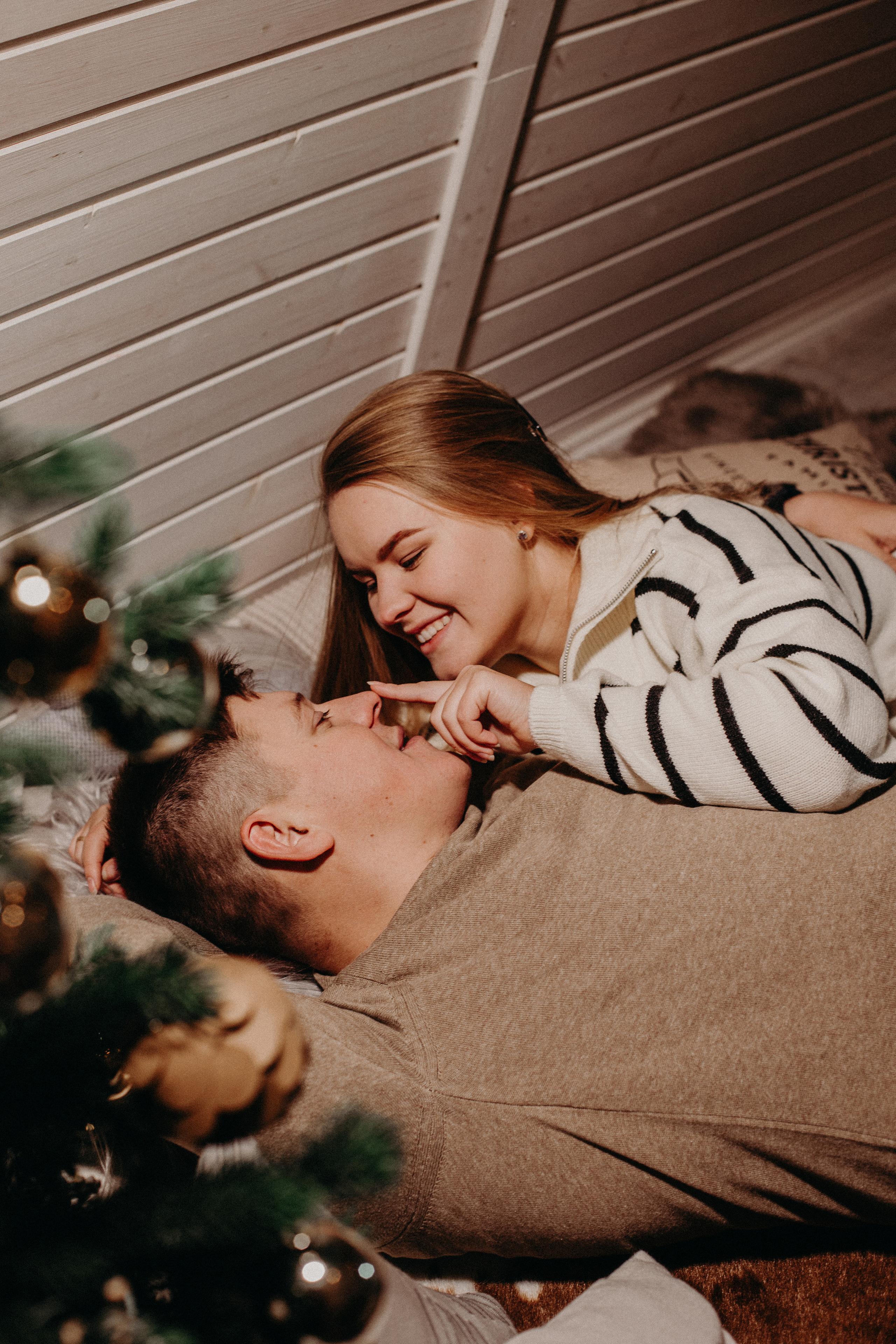 зимняя фотосессия Москва, Новогодняя фотосессия, зимняя love-story, фотограф в Москве, любовь в кадре, фотосессия в лесу зимой, свадебный фотограф Москве, фото у костра, зимняя фотосессия на природе, пикник в лесу, пикник зимой, уютные фото зимой