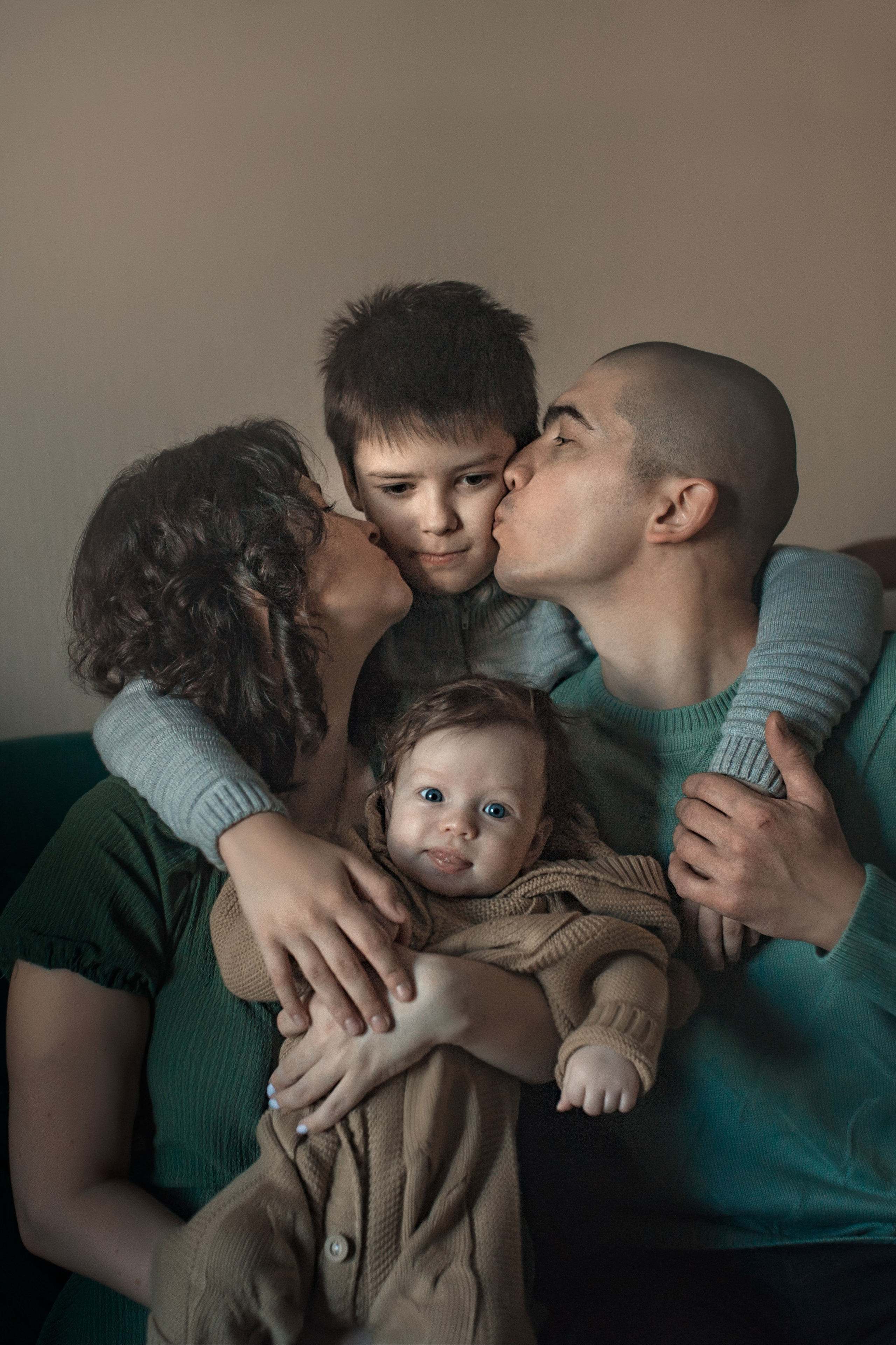 Семья Оксаны и Евгения. Фотограф на крещение в Саратове Марина Грушина