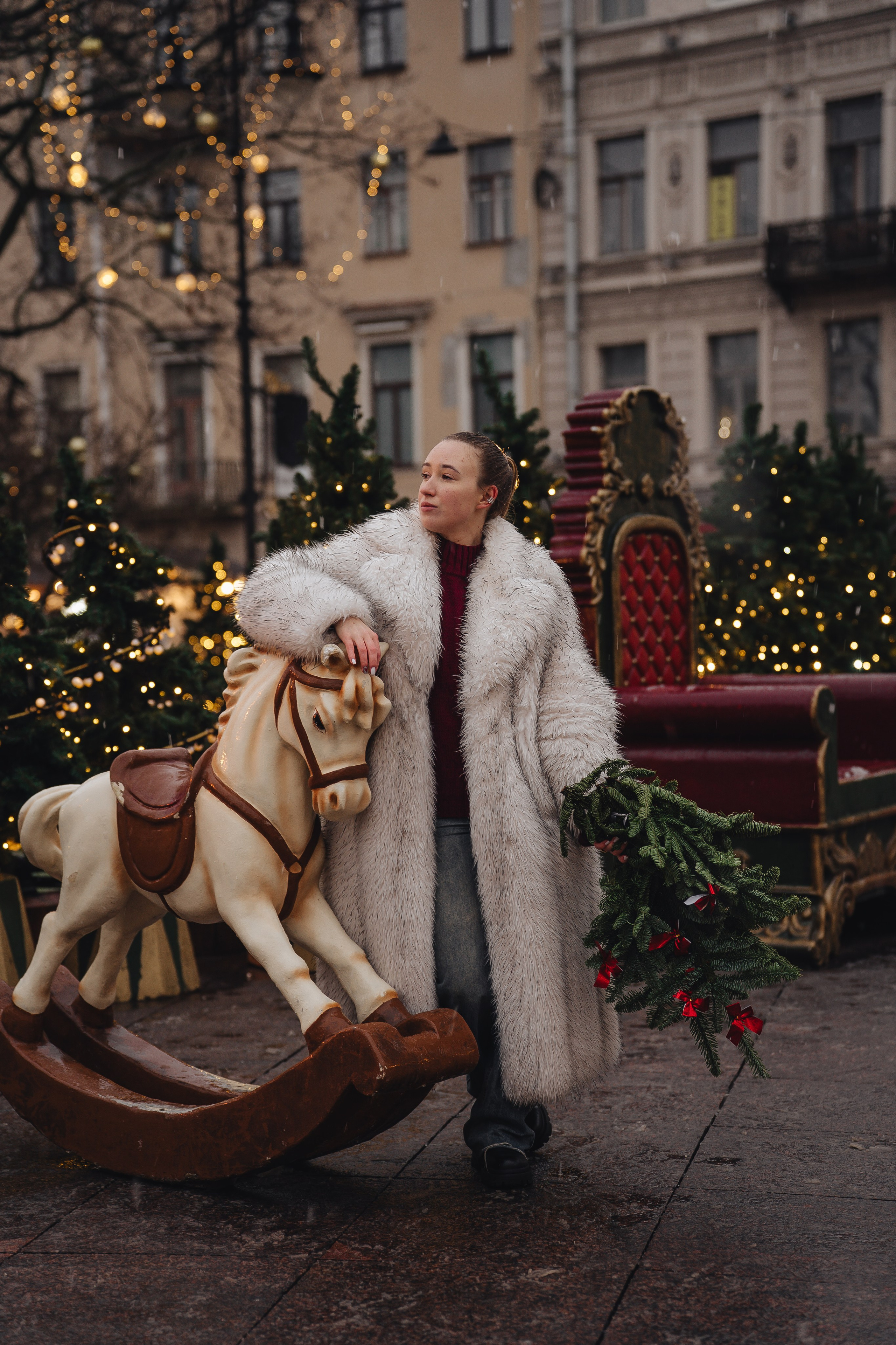 ПРОГУЛКА НА МАНЕЖНОЙ ПЛОЩАДИ ДЛЯ ДЕВУШКИ ПЕРЕД НОВЫМ ГОДОМ (НОВОГОДНЯЯ ФОТОСЕССИИЯ НА МАНЕЖНОЙ ПЛОЩАДИ). Профессиональный фотограф, Санкт-Петербург — Виктория Богомолова