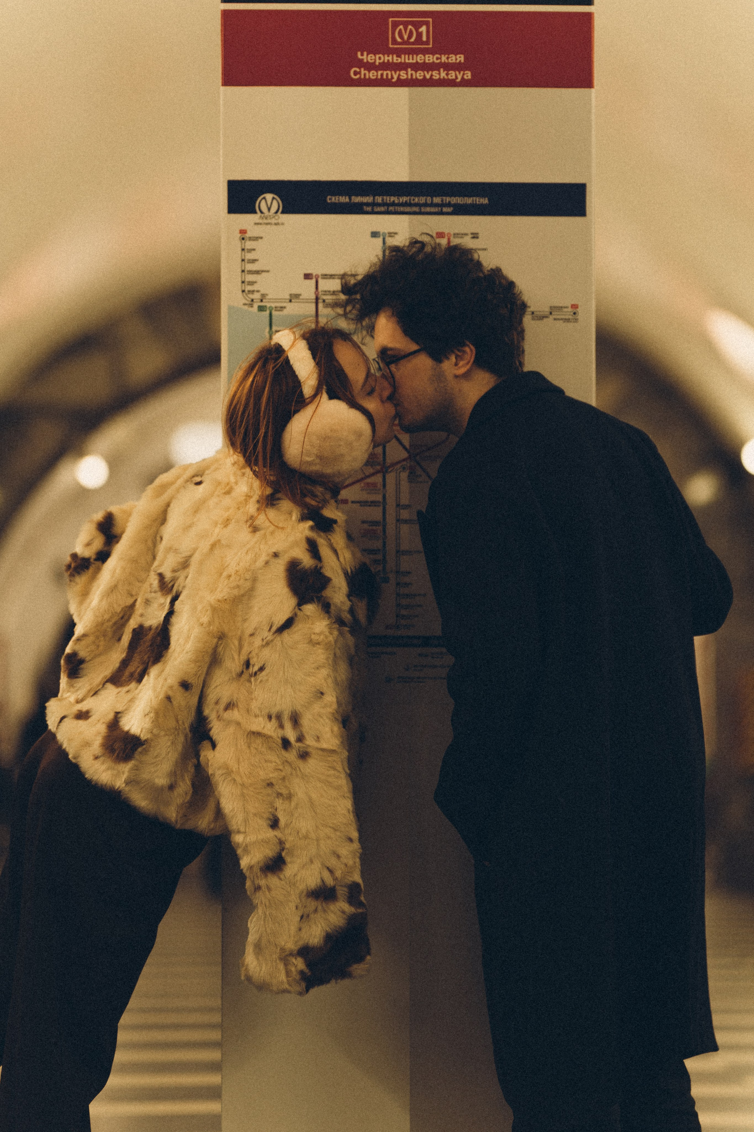НОВОГОДНЯЯ ФОТОСЕСИИЯ ПАРЫ В МЕТРО ЛЮБОВЬ. Профессиональный фотограф, Санкт-Петербург — Виктория Богомолова